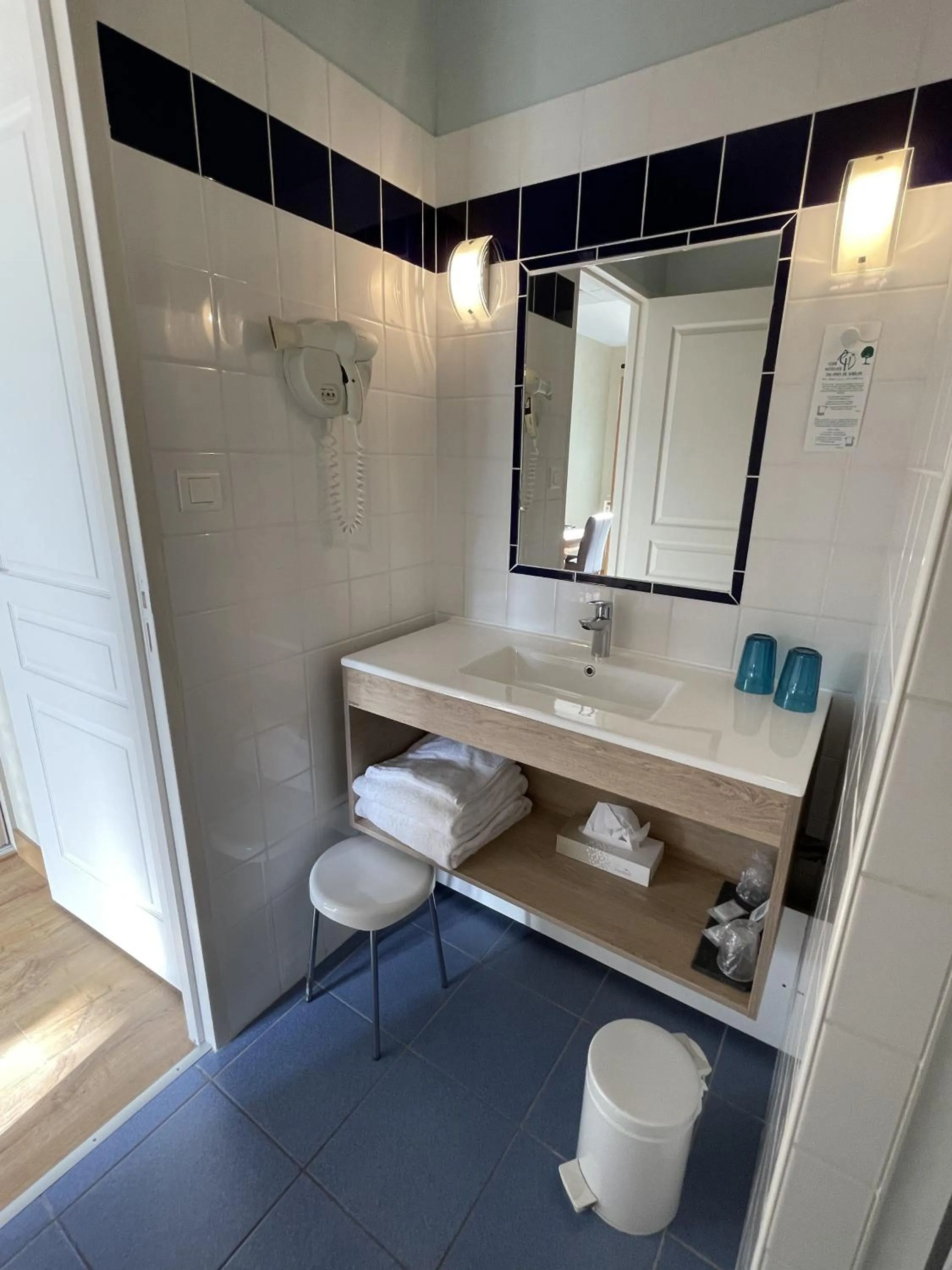 Property building in Hôtel Le Mas del Pechs - Chambres avec terrasse