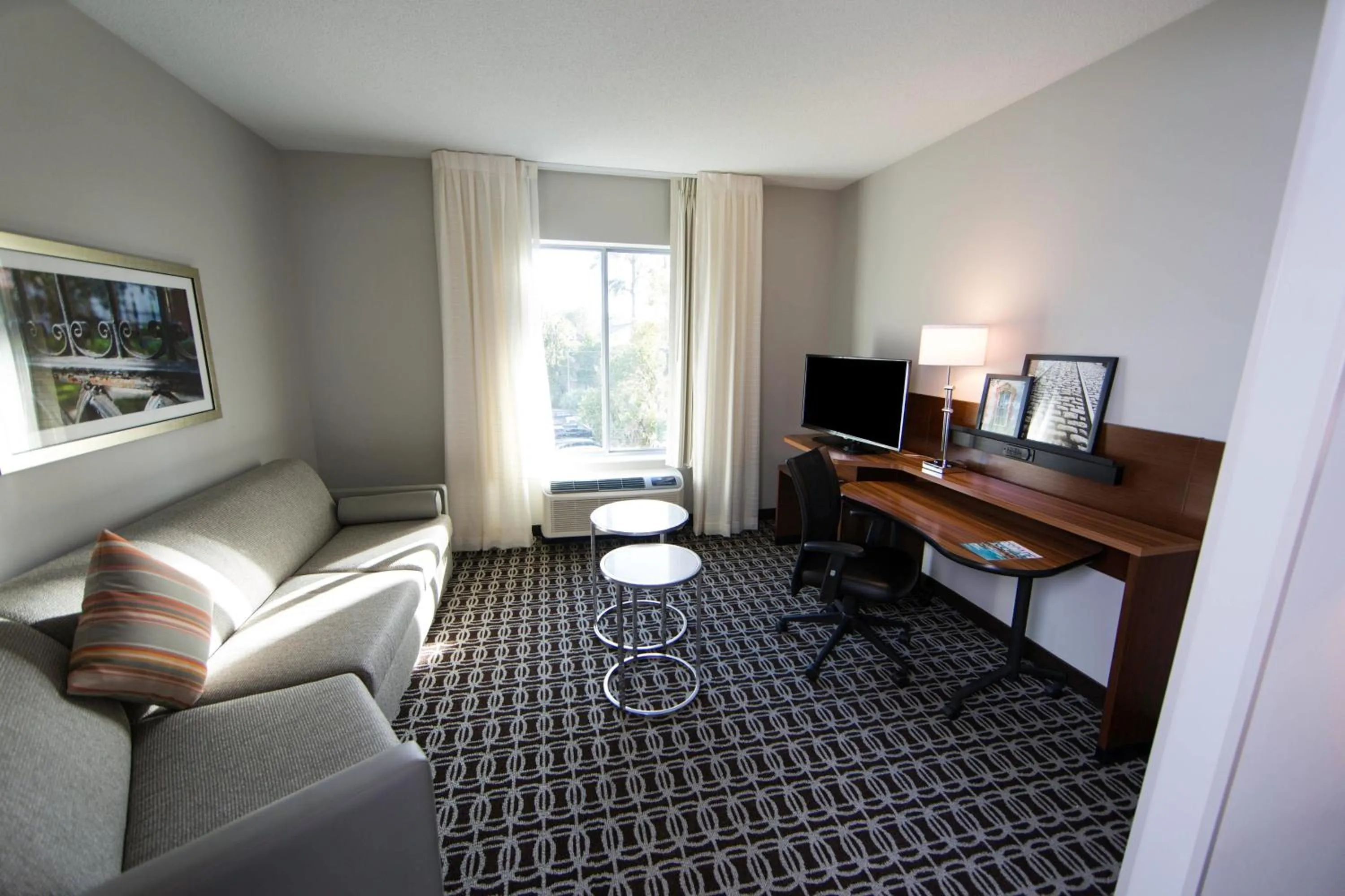 Living room in Fairfield Inn & Suites by Marriott Savannah Midtown