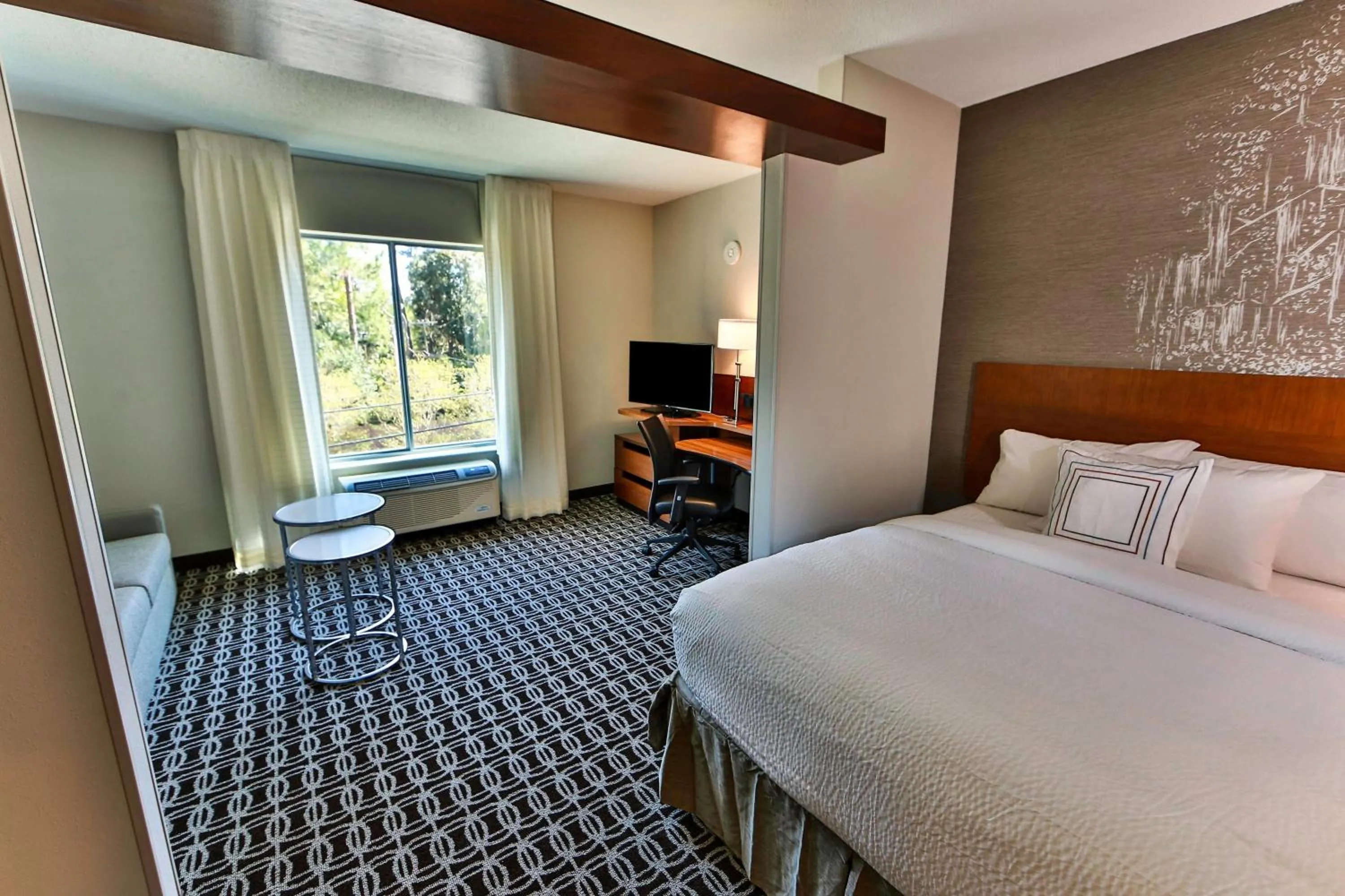 Bedroom, Bed in Fairfield Inn & Suites by Marriott Savannah Midtown