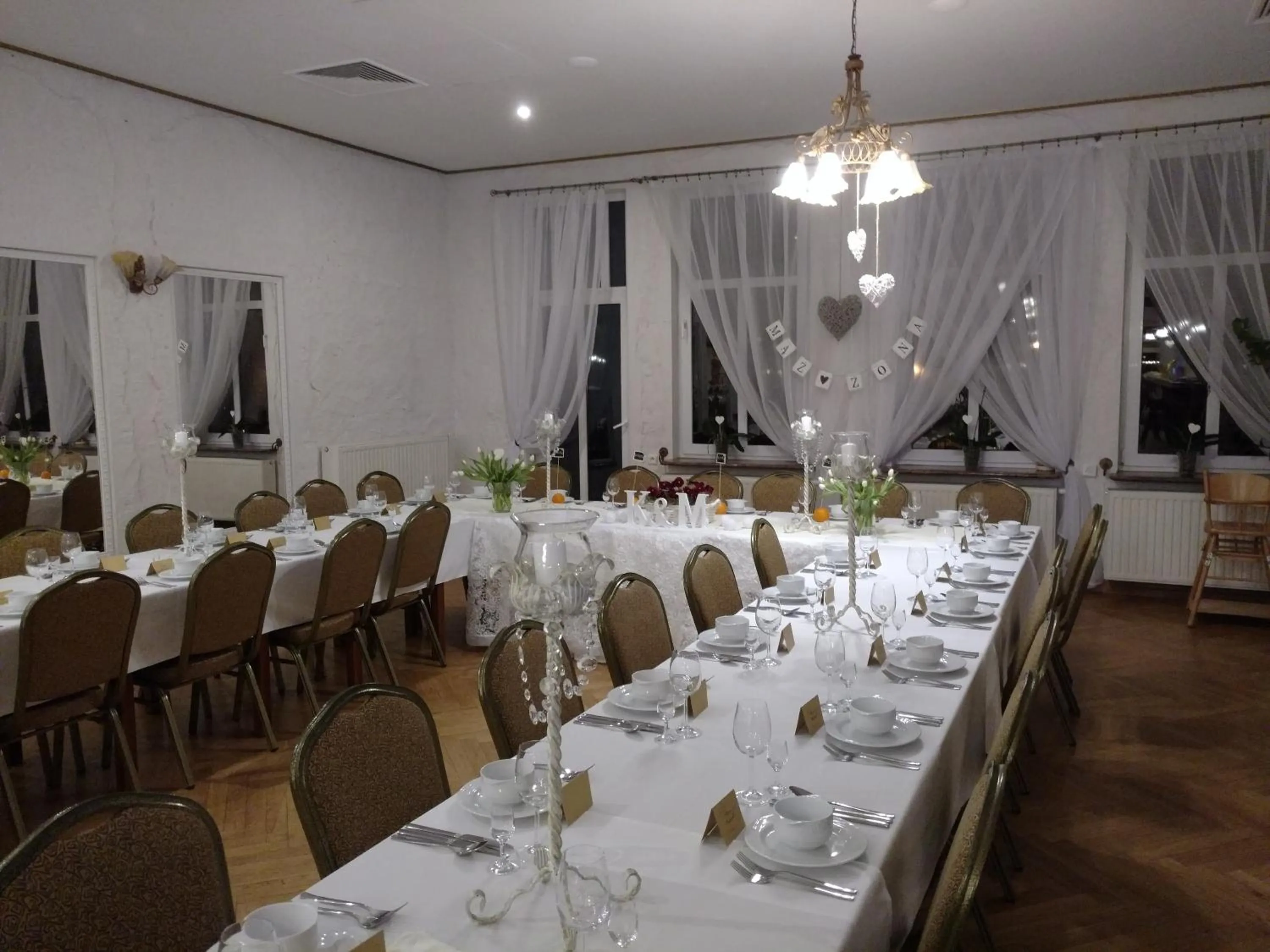 Restaurant/places to eat in Hotel Bartis