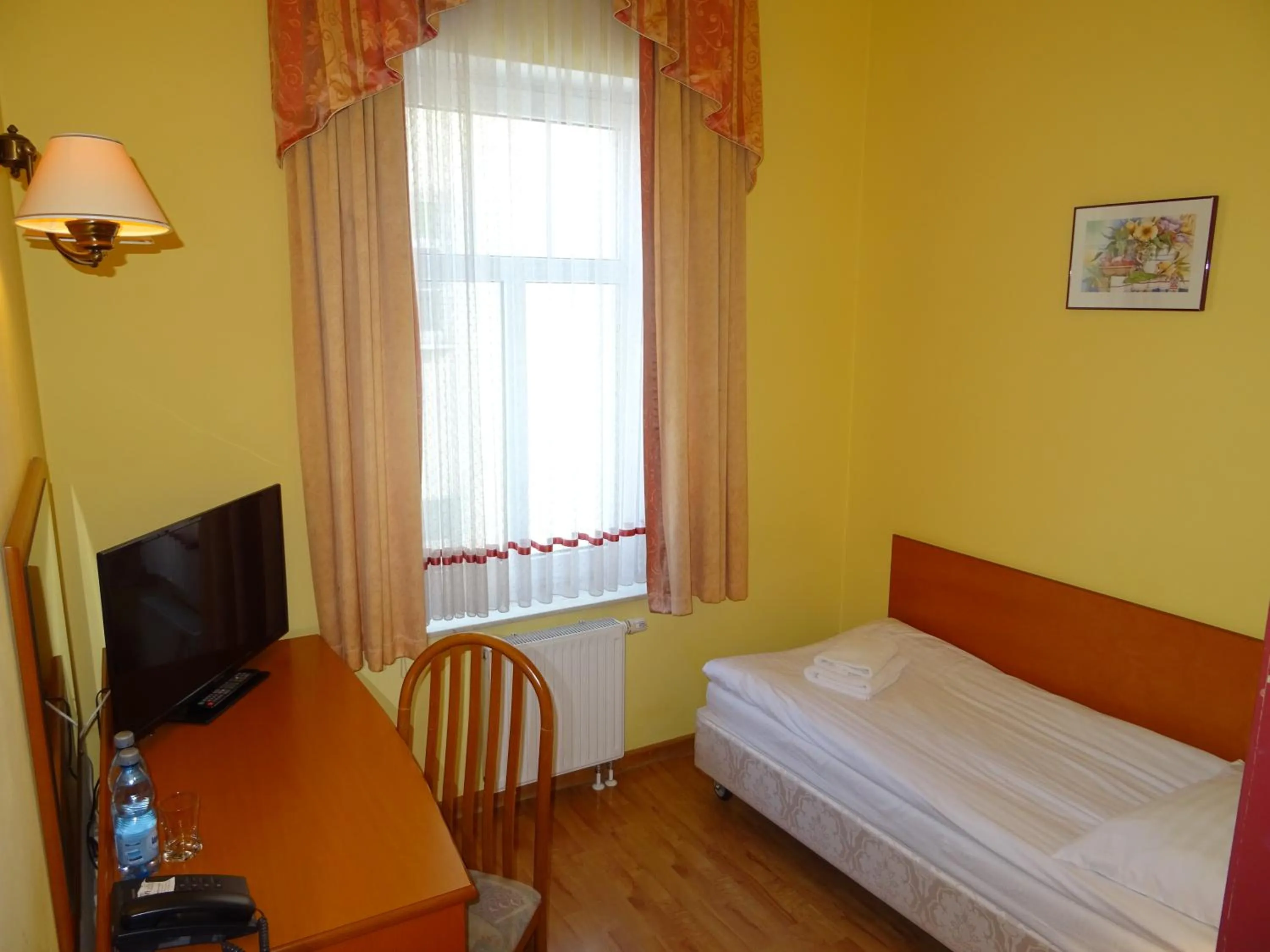 Photo of the whole room, Bed in Hotel Bartis