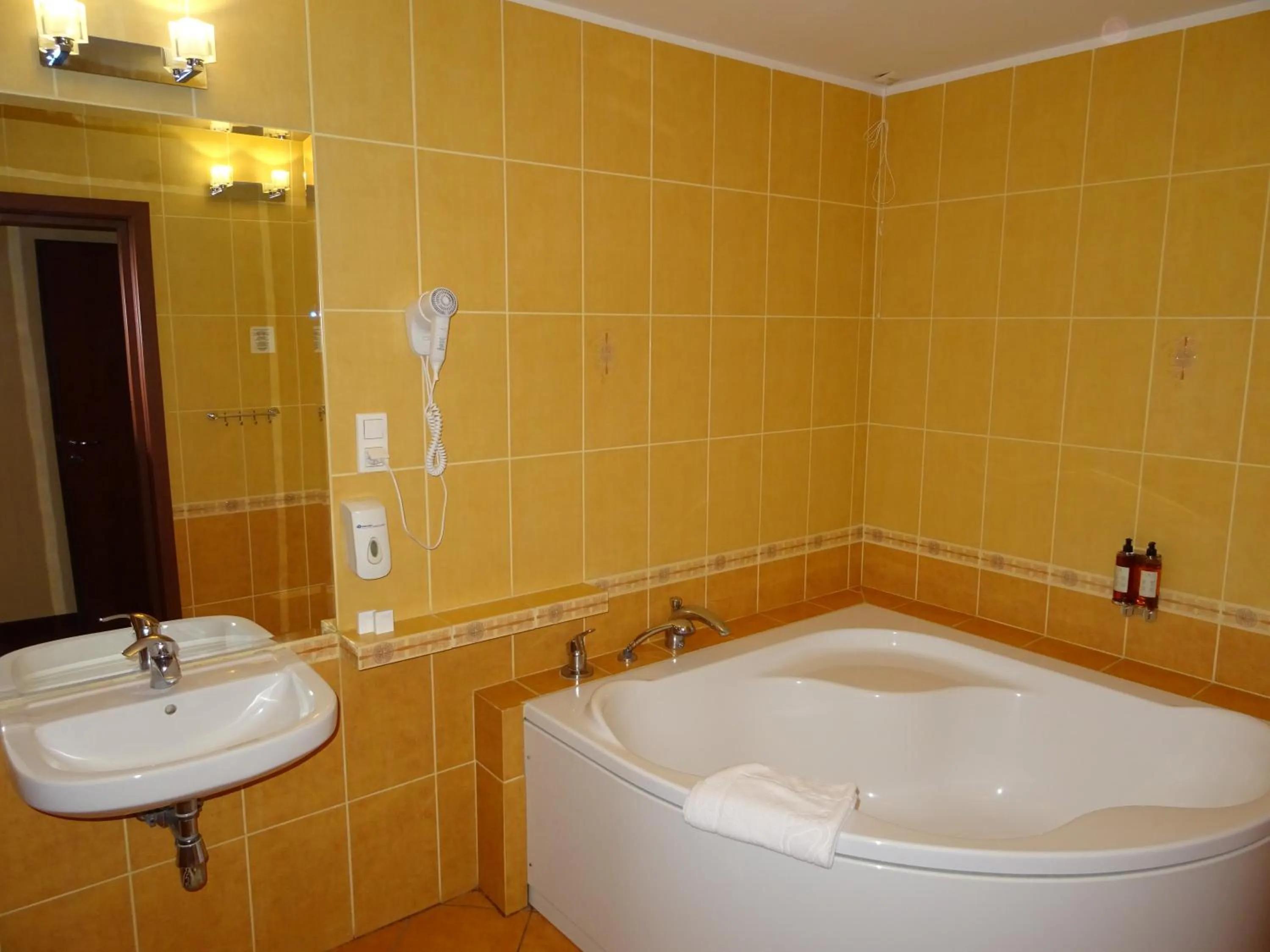 Photo of the whole room in Hotel Bartis