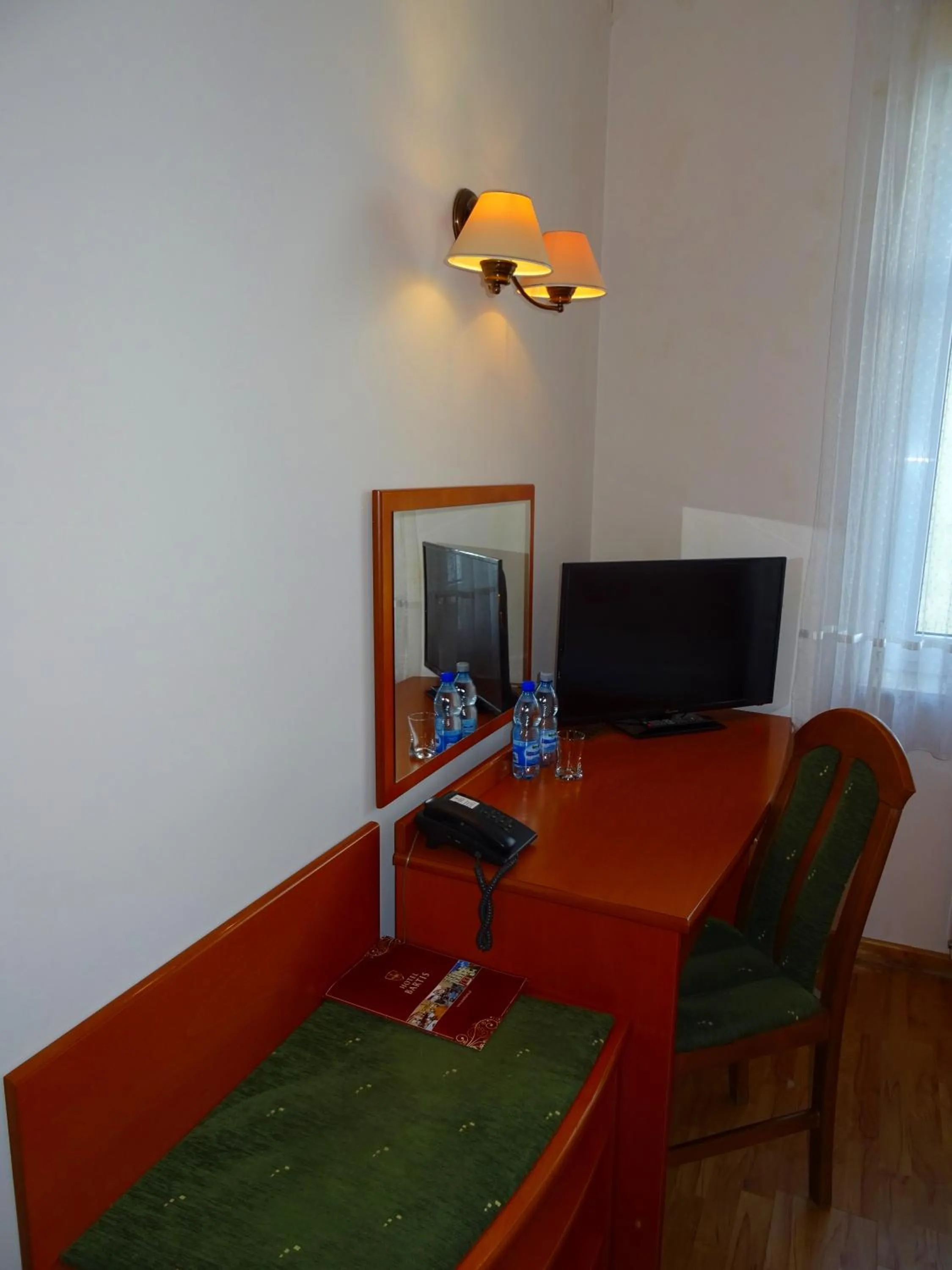 Photo of the whole room in Hotel Bartis