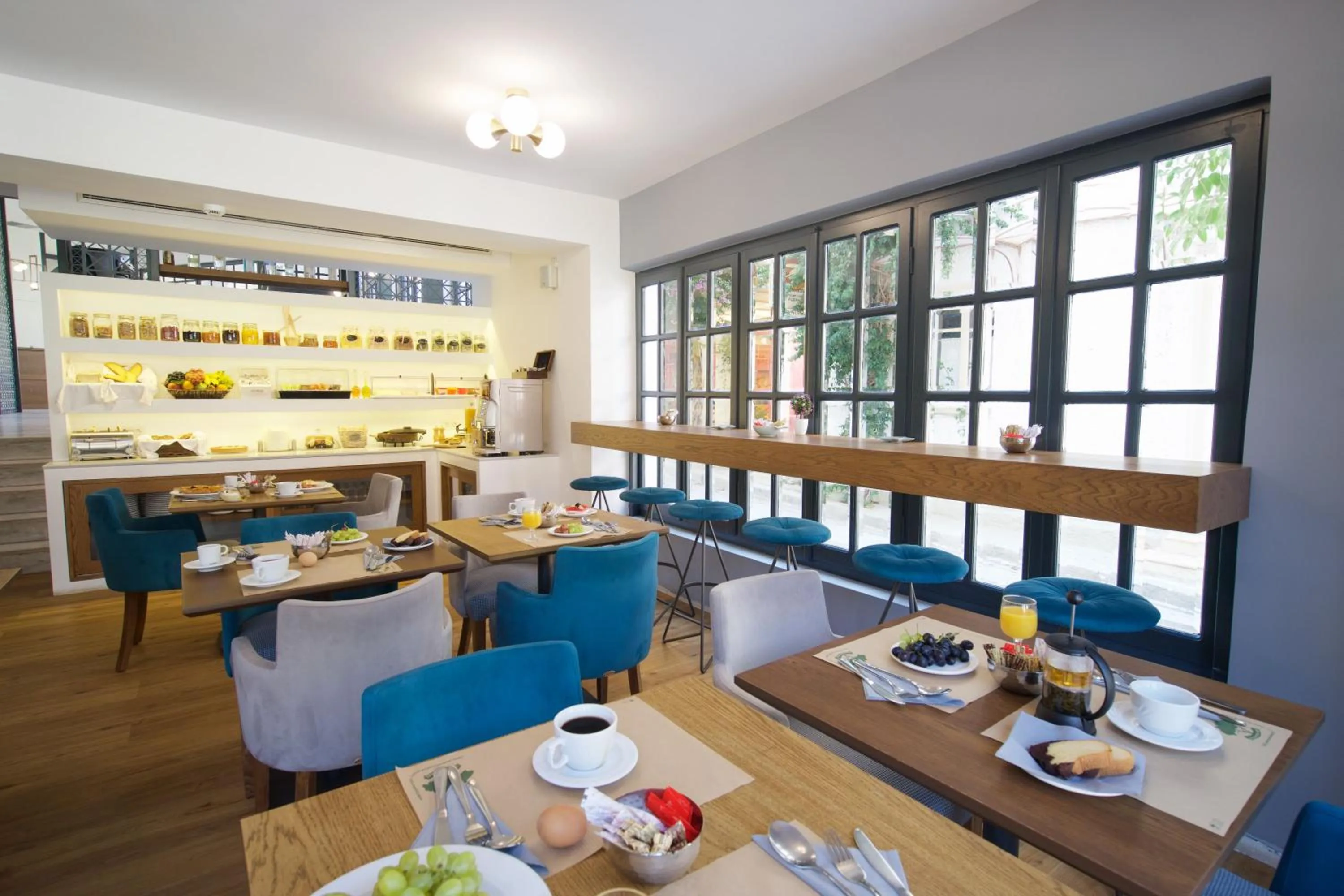 Restaurant/places to eat in Mirabel CityCenter Hotel