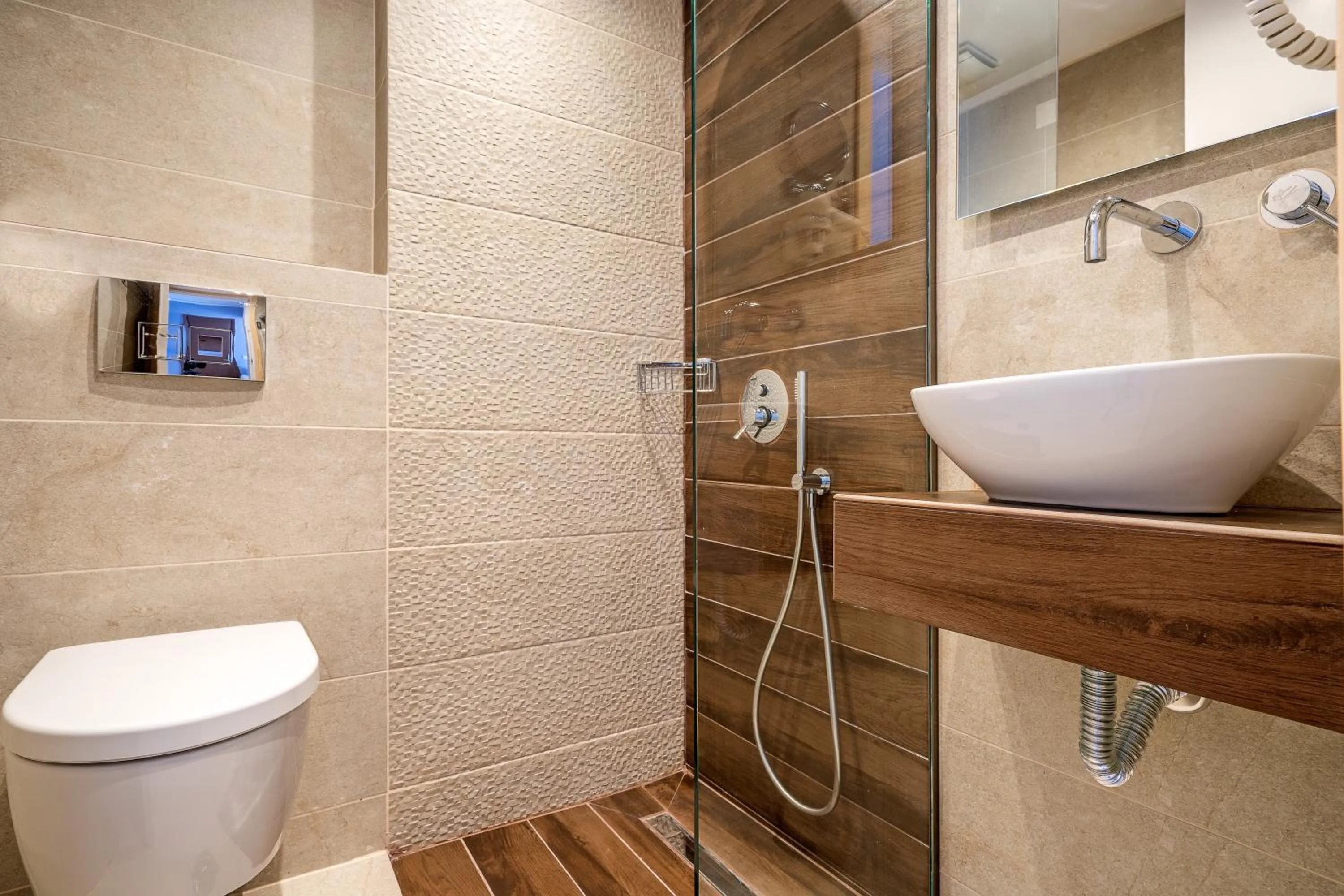 Bathroom in Mirabel CityCenter Hotel