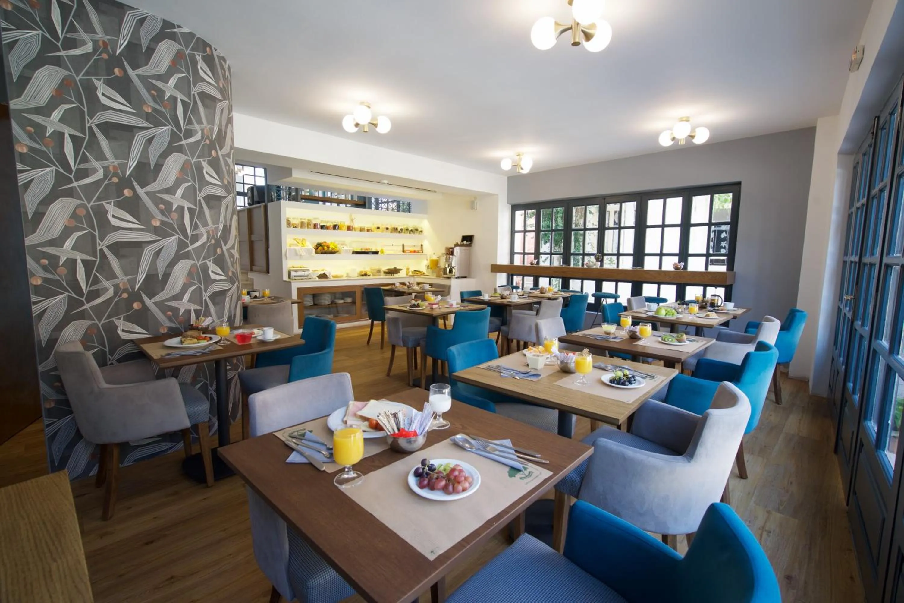 Restaurant/places to eat in Mirabel CityCenter Hotel