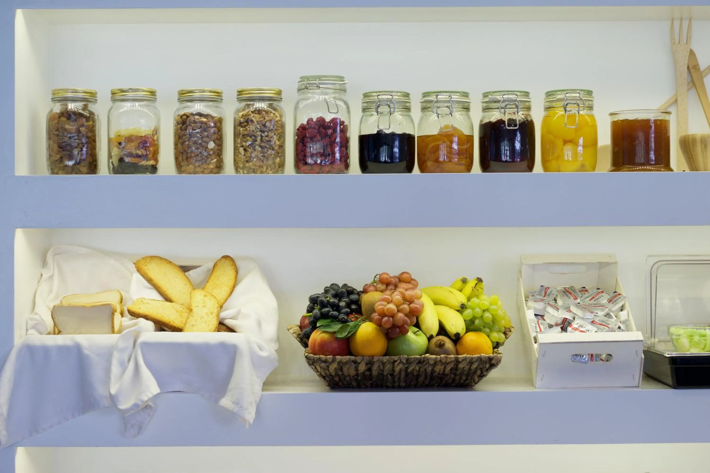 Restaurant/places to eat in Mirabel CityCenter Hotel