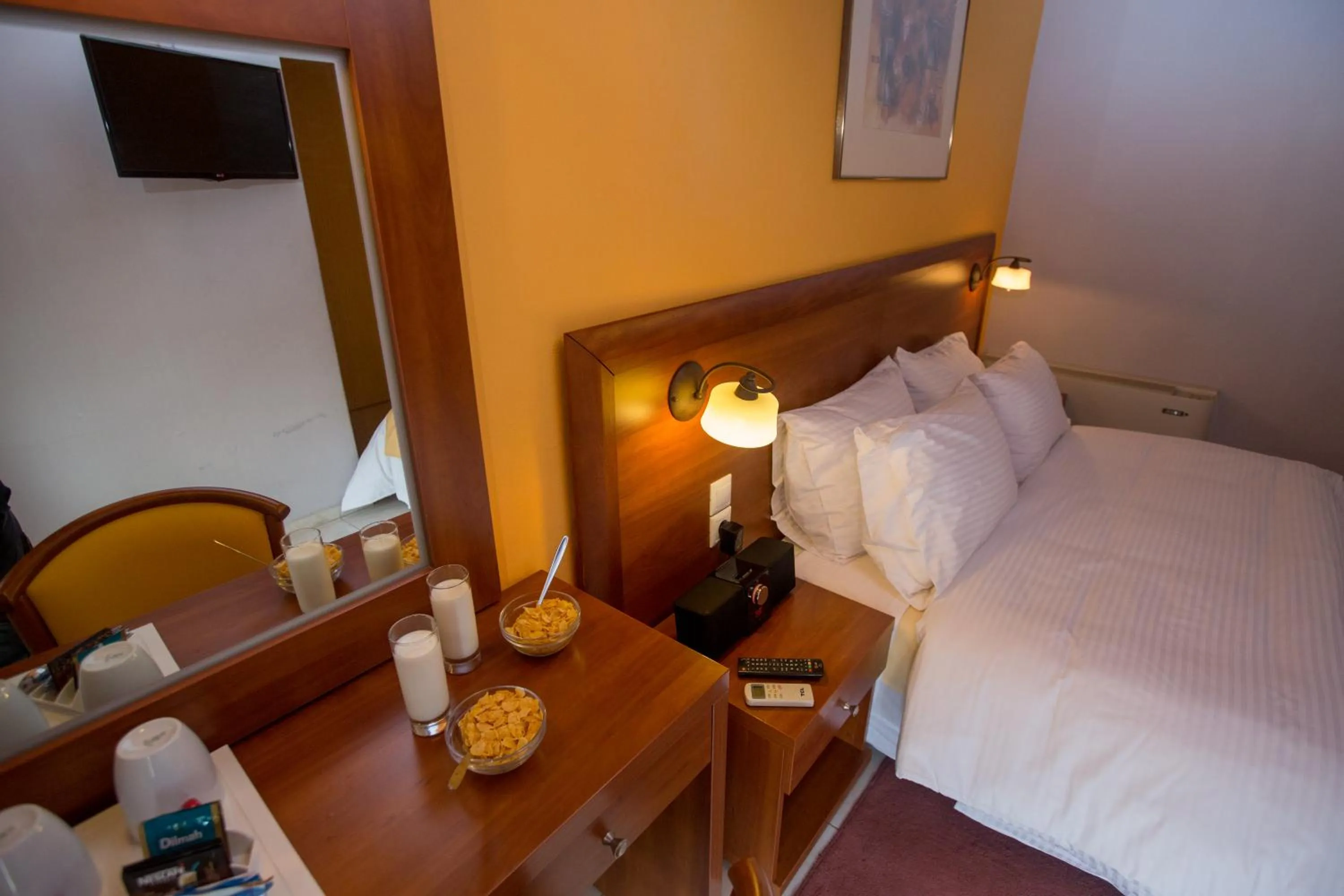 Bedroom, Bed in Mirabel CityCenter Hotel