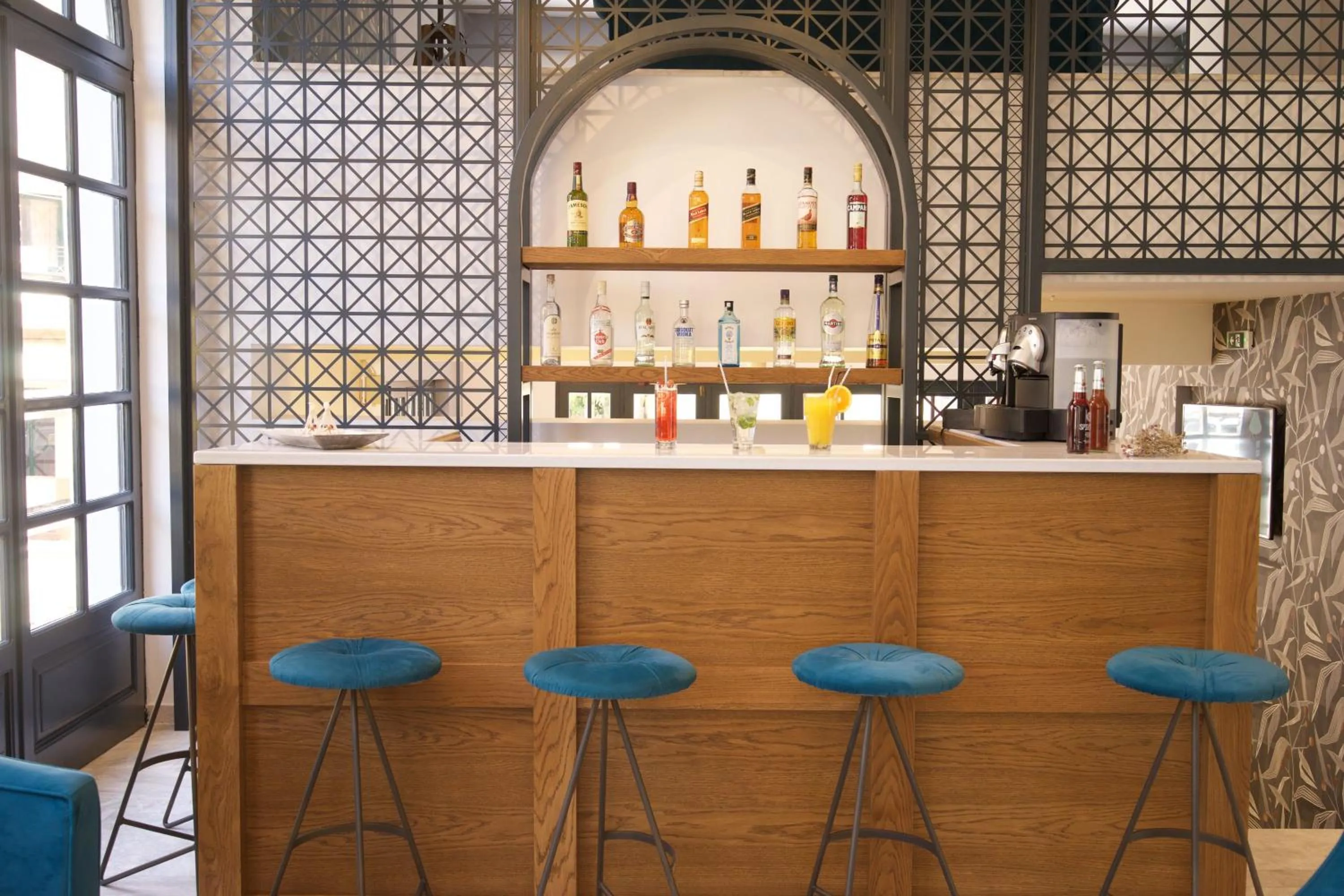 Lounge or bar in Mirabel CityCenter Hotel