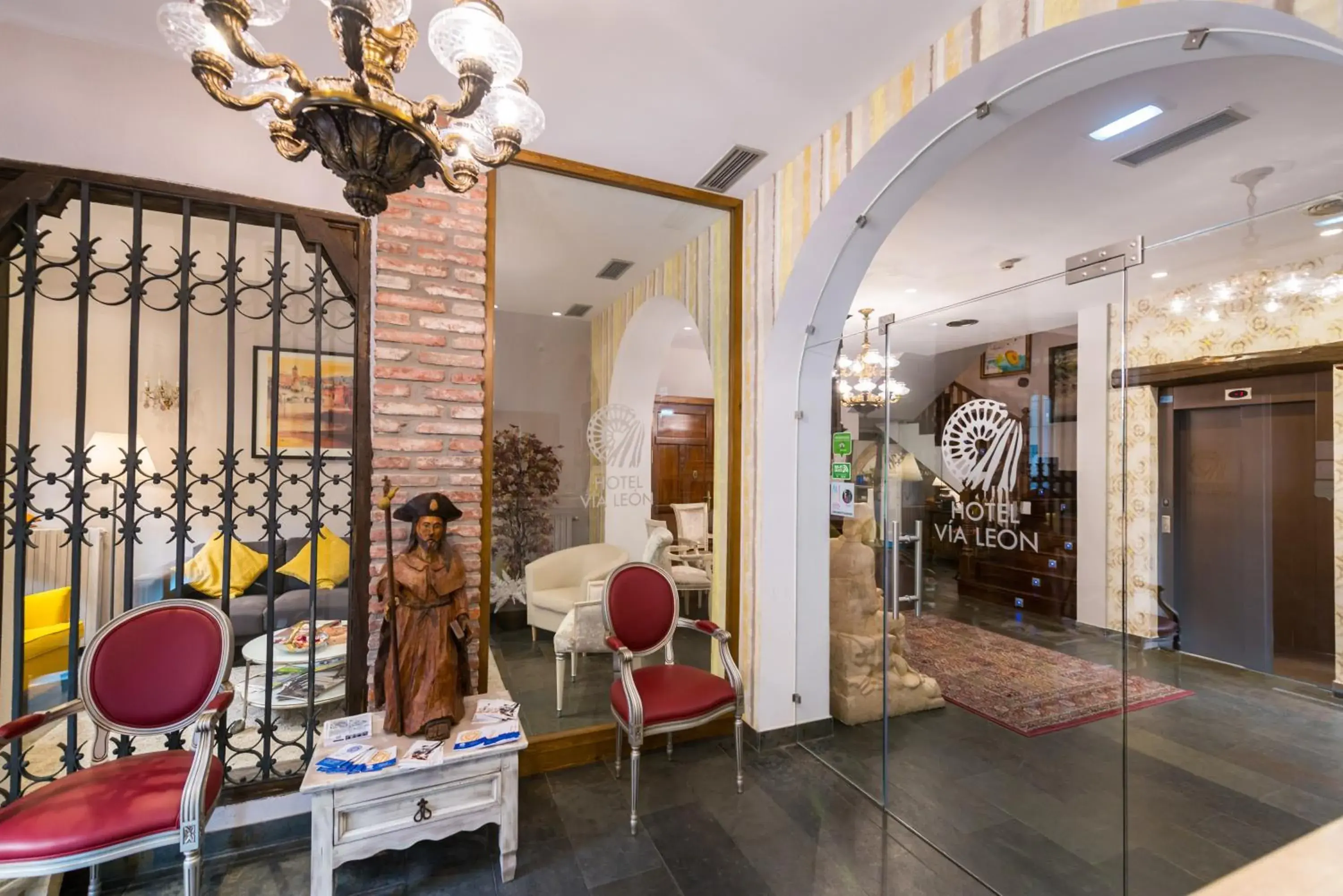 Lobby or reception in Hotel Alda Vía León Lobby or reception in Hotel Alda Vía León