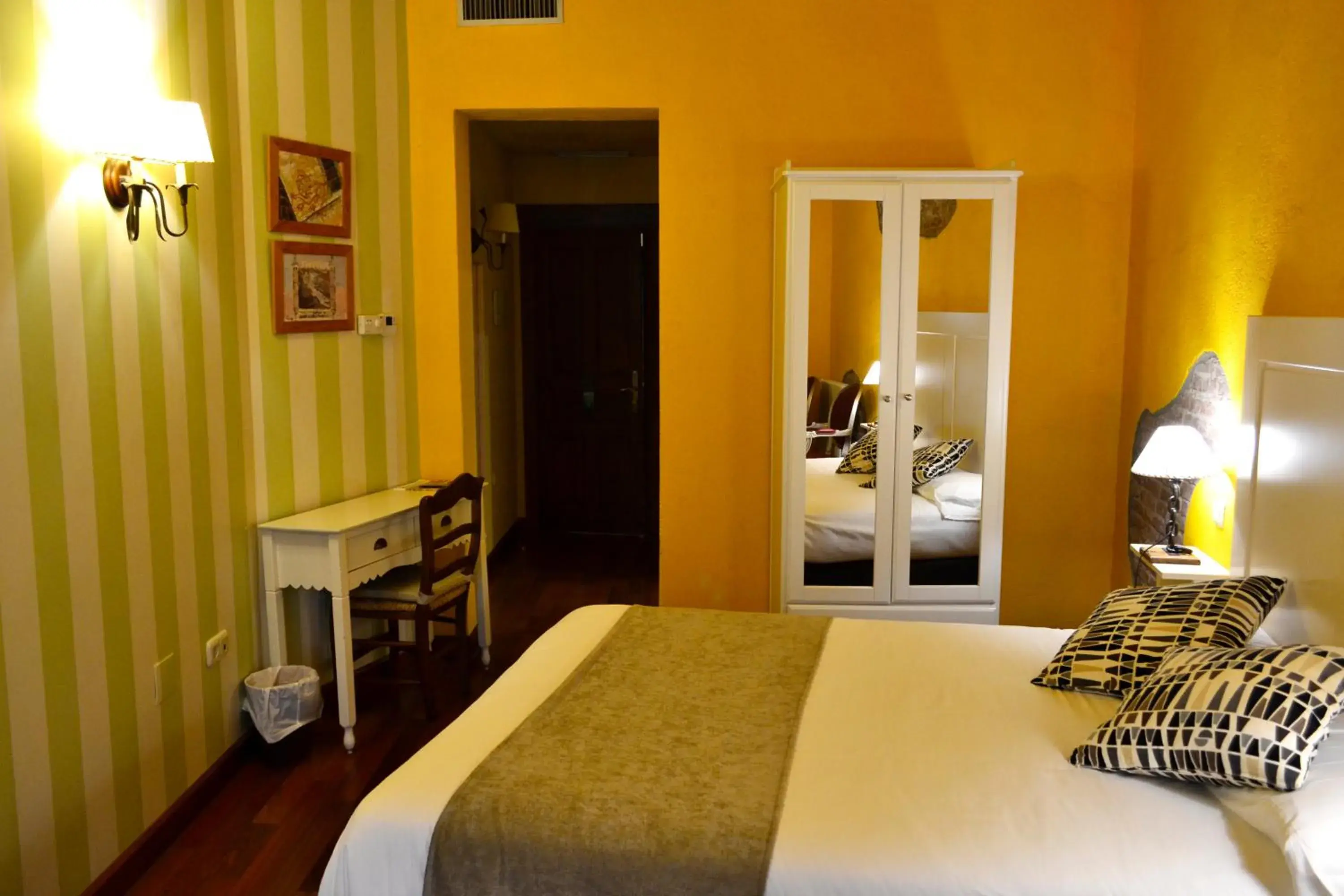 Photo of the whole room, Bed in Hotel Alda Vía León Photo of the whole room, Bed in Hotel Alda Vía León