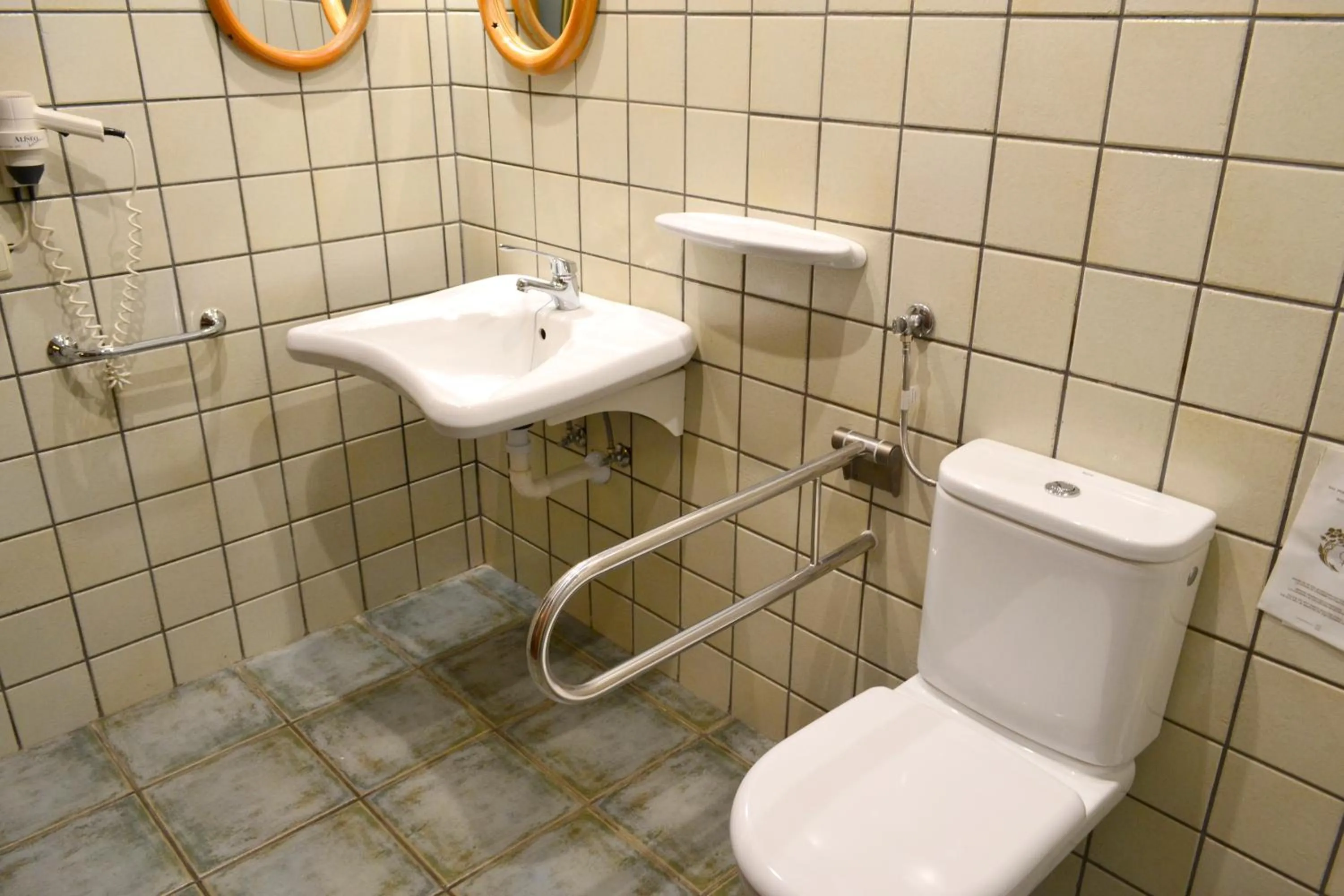 Bathroom in Hotel Alda Vía León