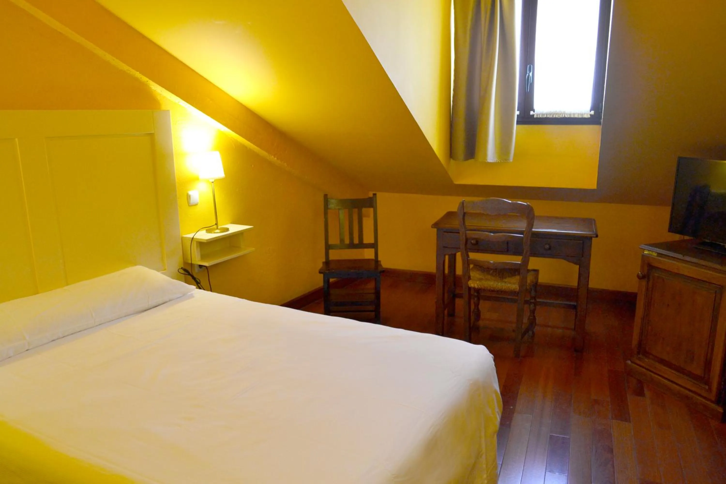 Photo of the whole room, Bed in Hotel Alda Vía León