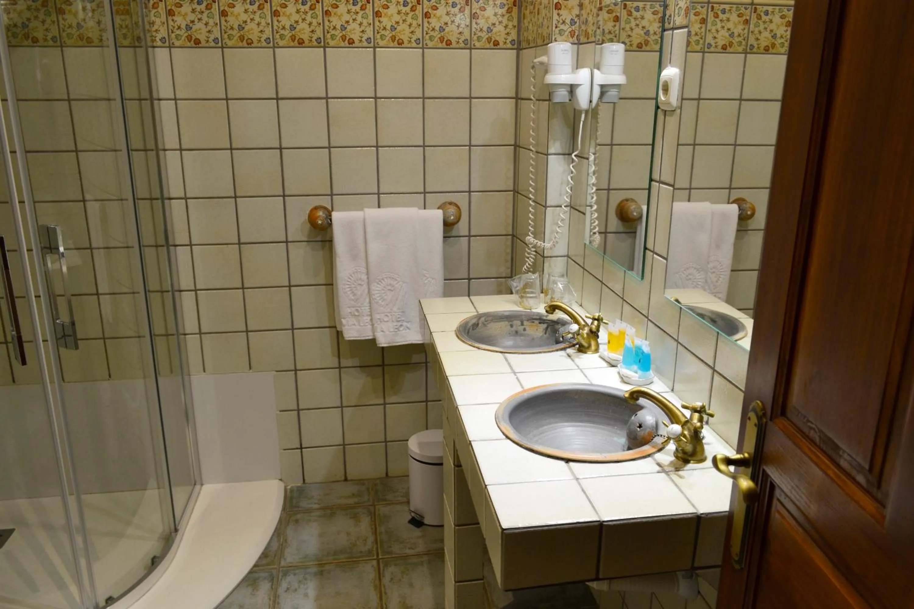 Bathroom in Hotel Alda Vía León