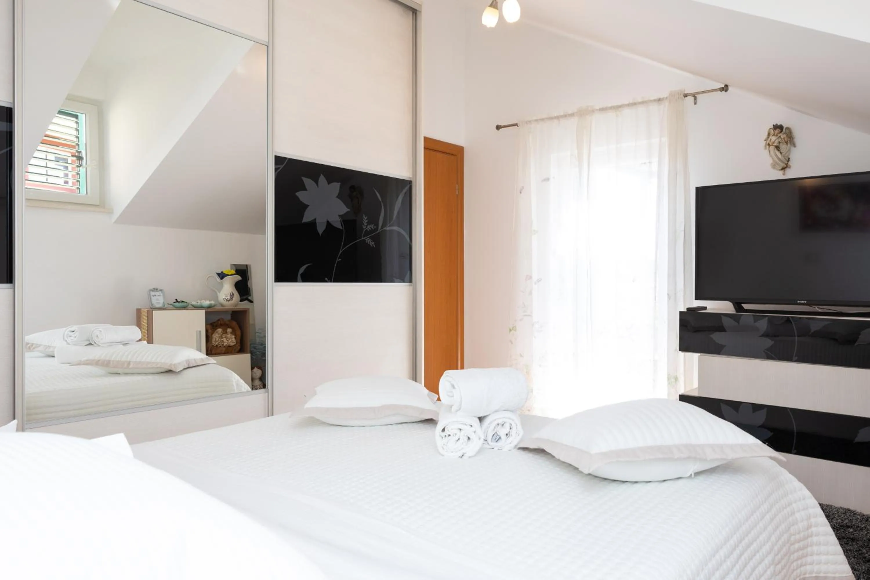 Bedroom, Bed in Apartment Dome