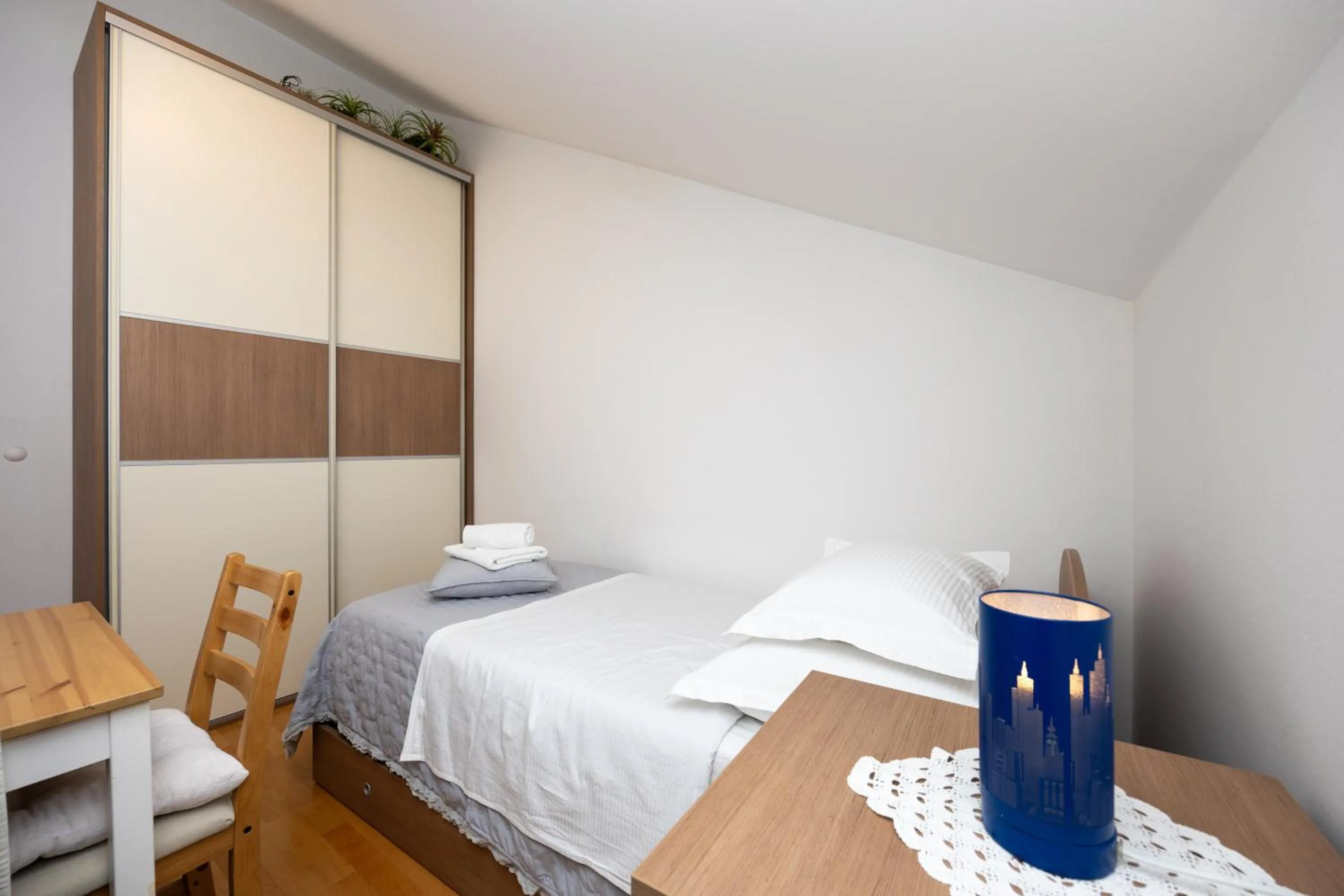 Bedroom, Bed in Apartment Dome