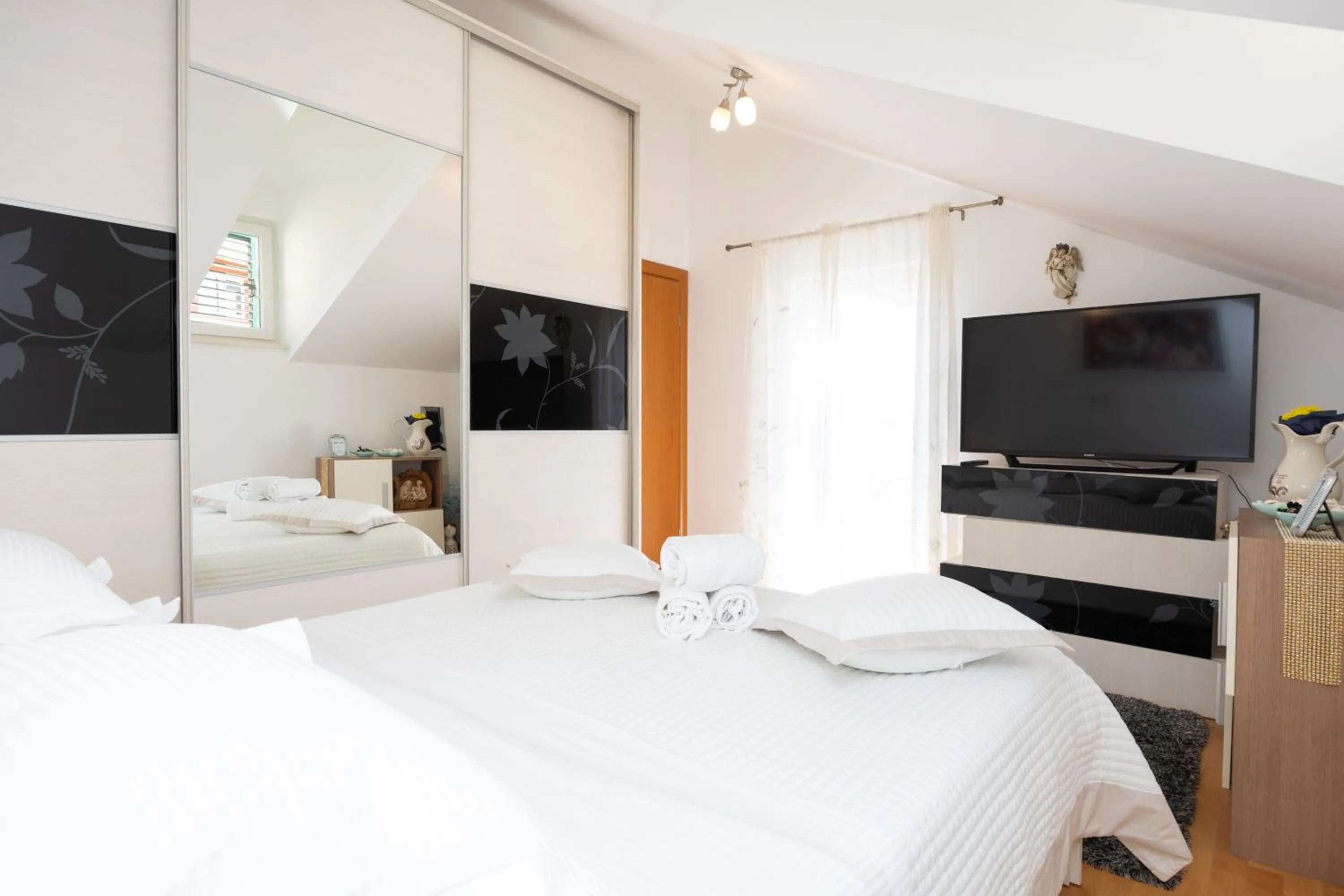 Bedroom, Bed in Apartment Dome