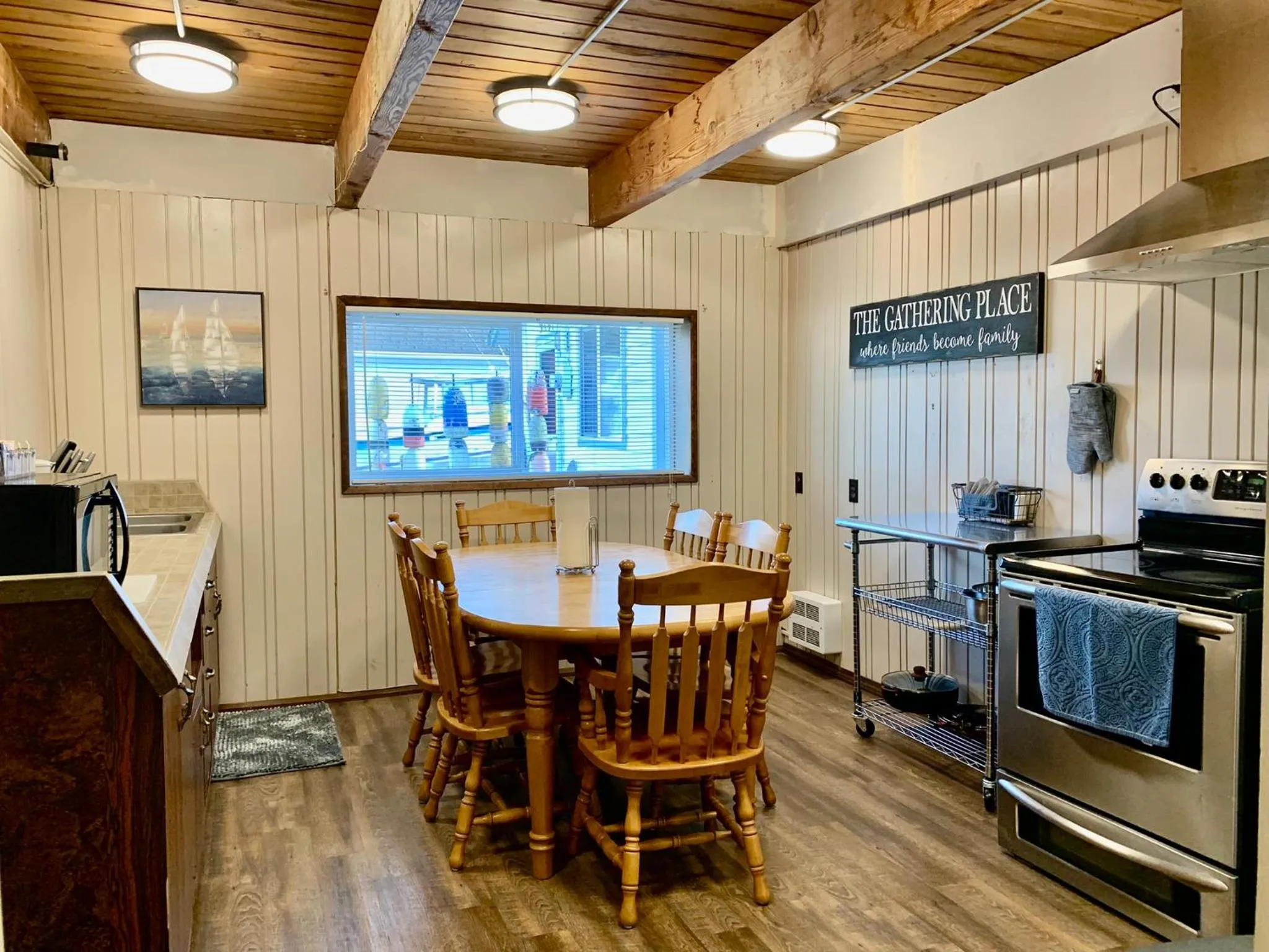 Coffee/tea facilities in Breakers Boutique Inn