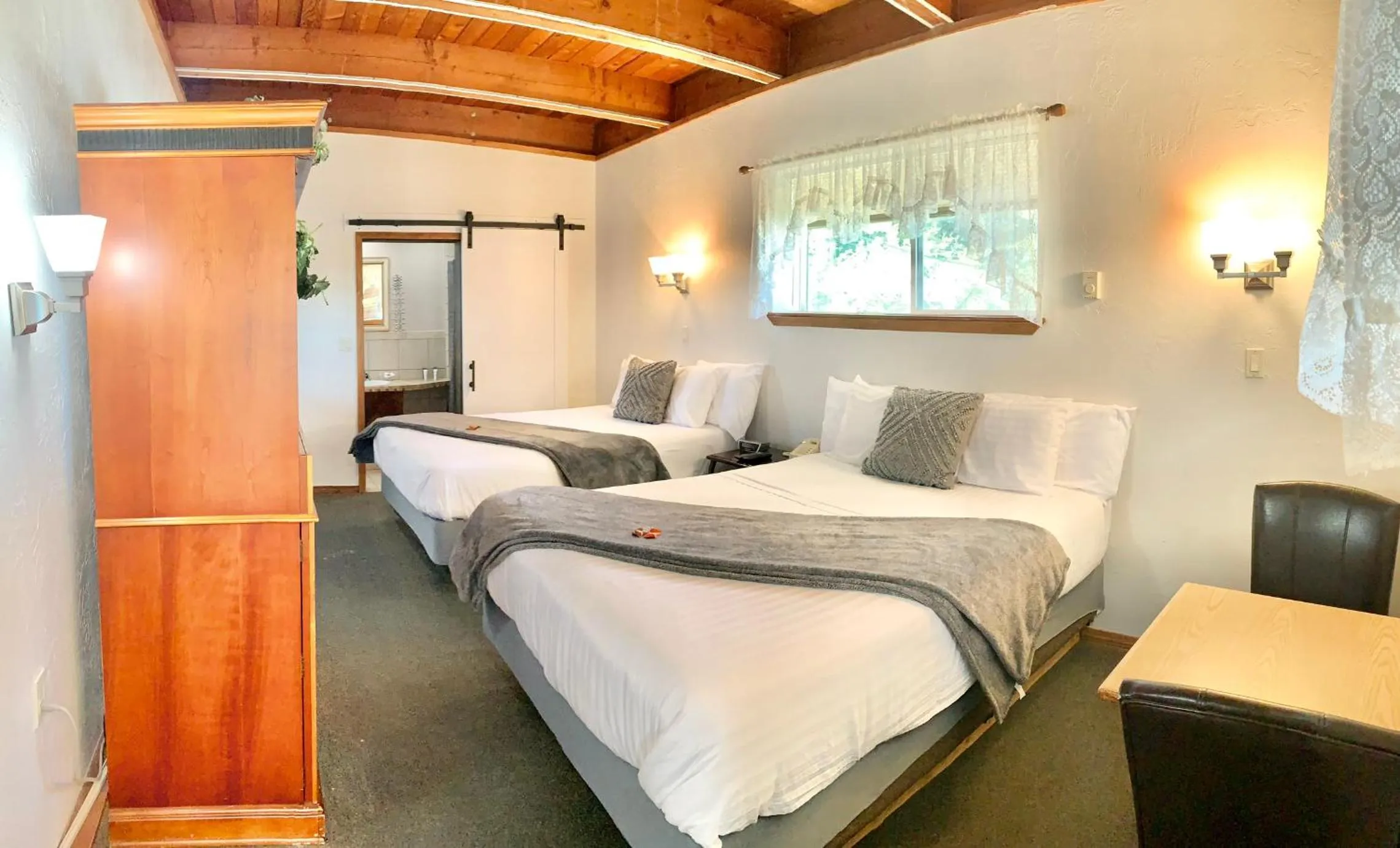 Breakers Boutique Inn