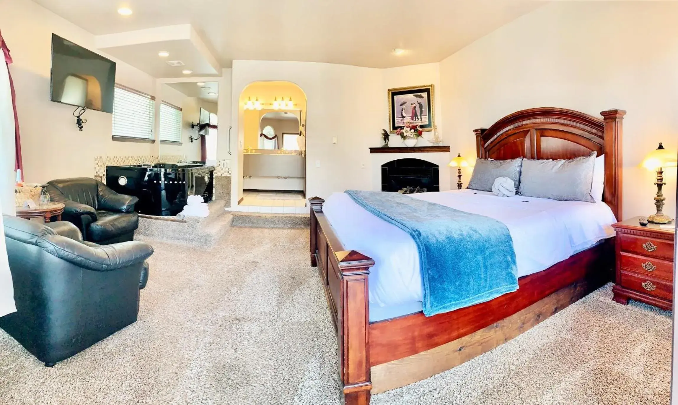 King Jacuzzi Room w/ Fireplace (208) in Breakers Boutique Inn King Jacuzzi Room w/ Fireplace (208) in Breakers Boutique Inn