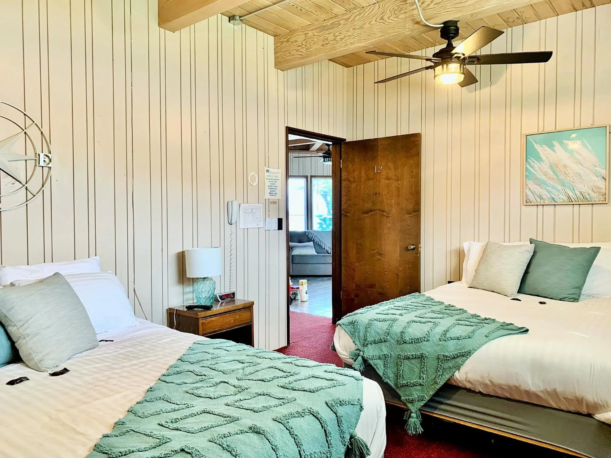 Bed in Breakers Boutique Inn