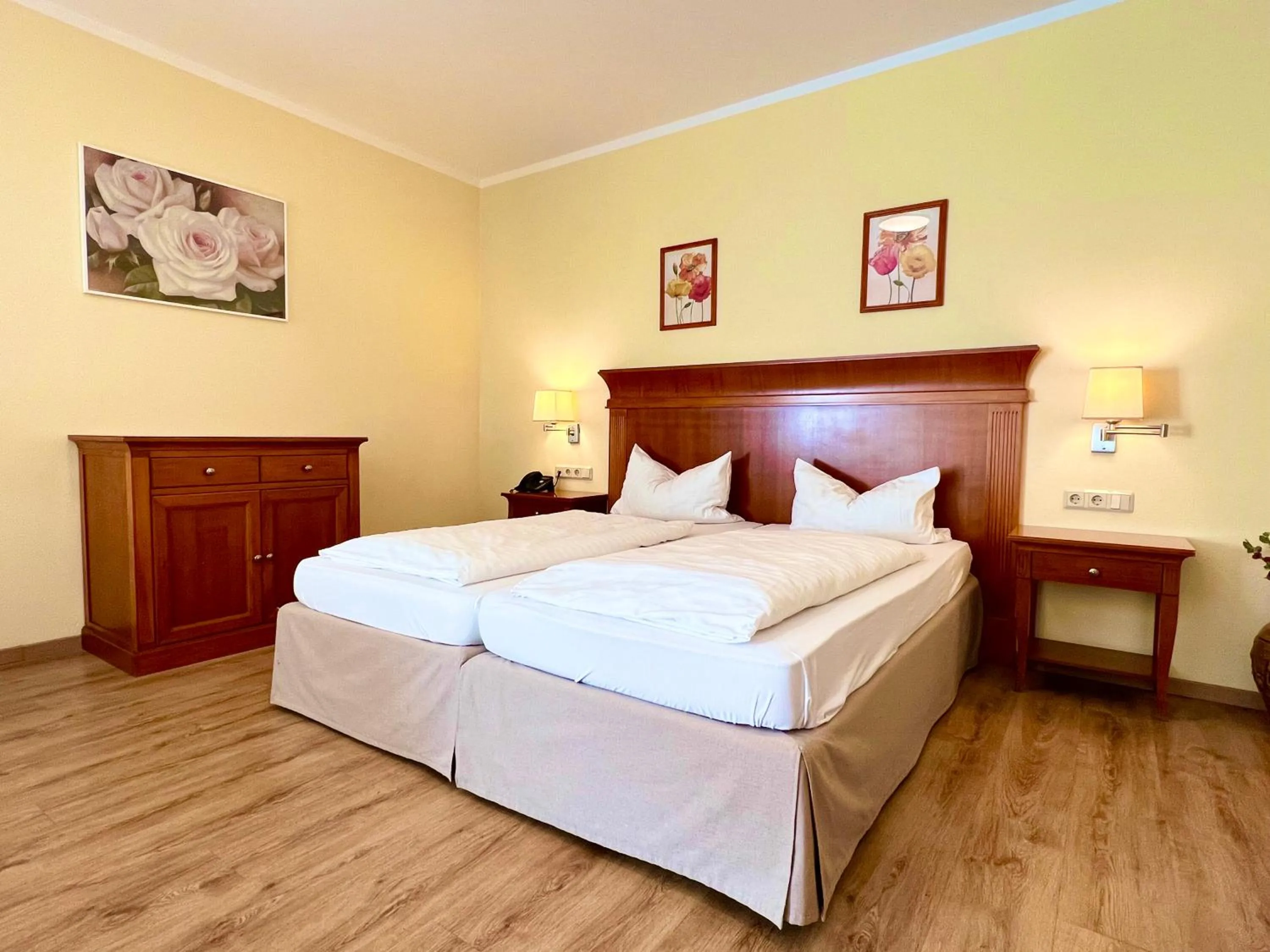 Bed in Hotel Bärenstüberl