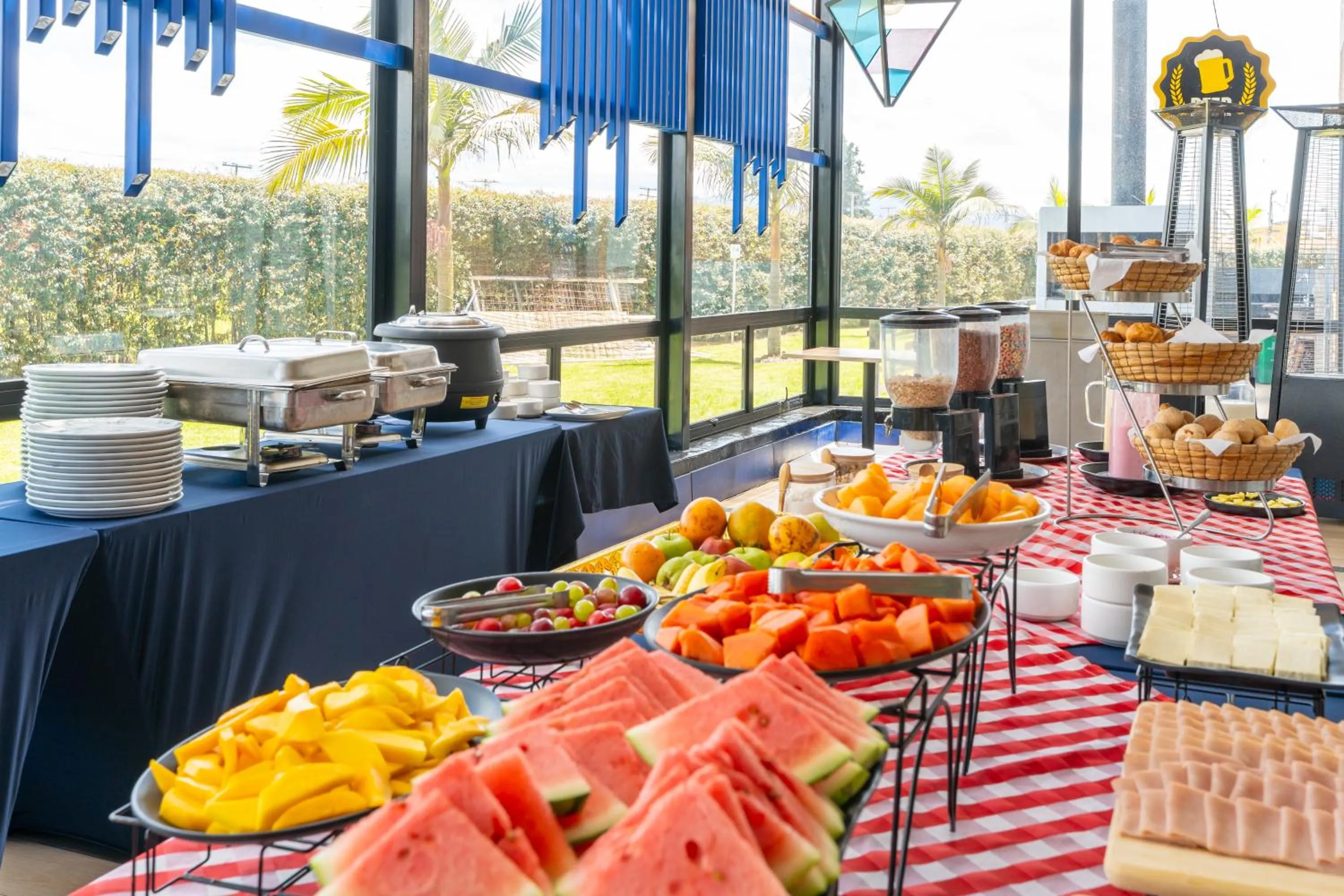 Breakfast in Pop Art Hotel Tocancipá y Centro de Convenciones