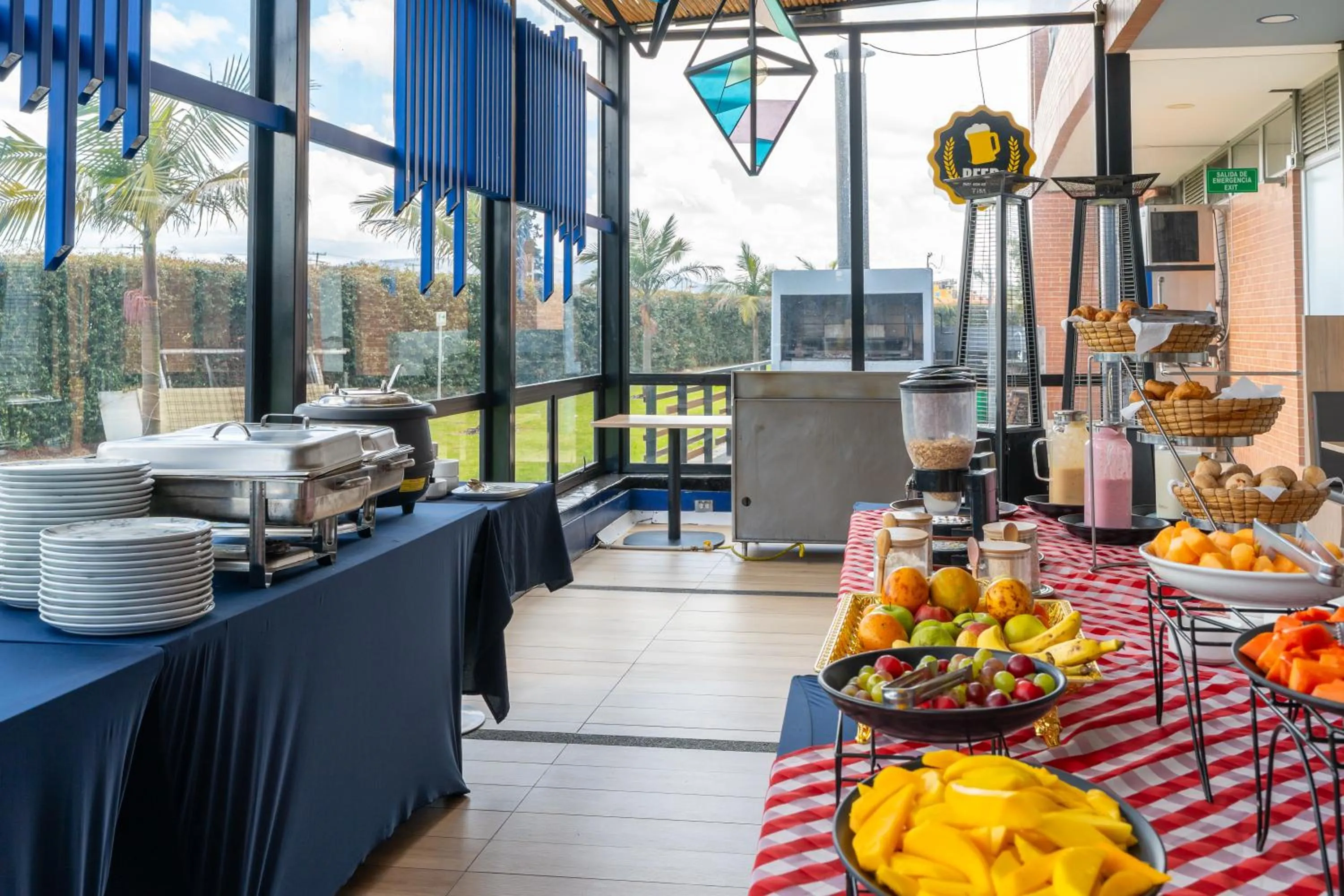 Breakfast in Pop Art Hotel Tocancipá y Centro de Convenciones