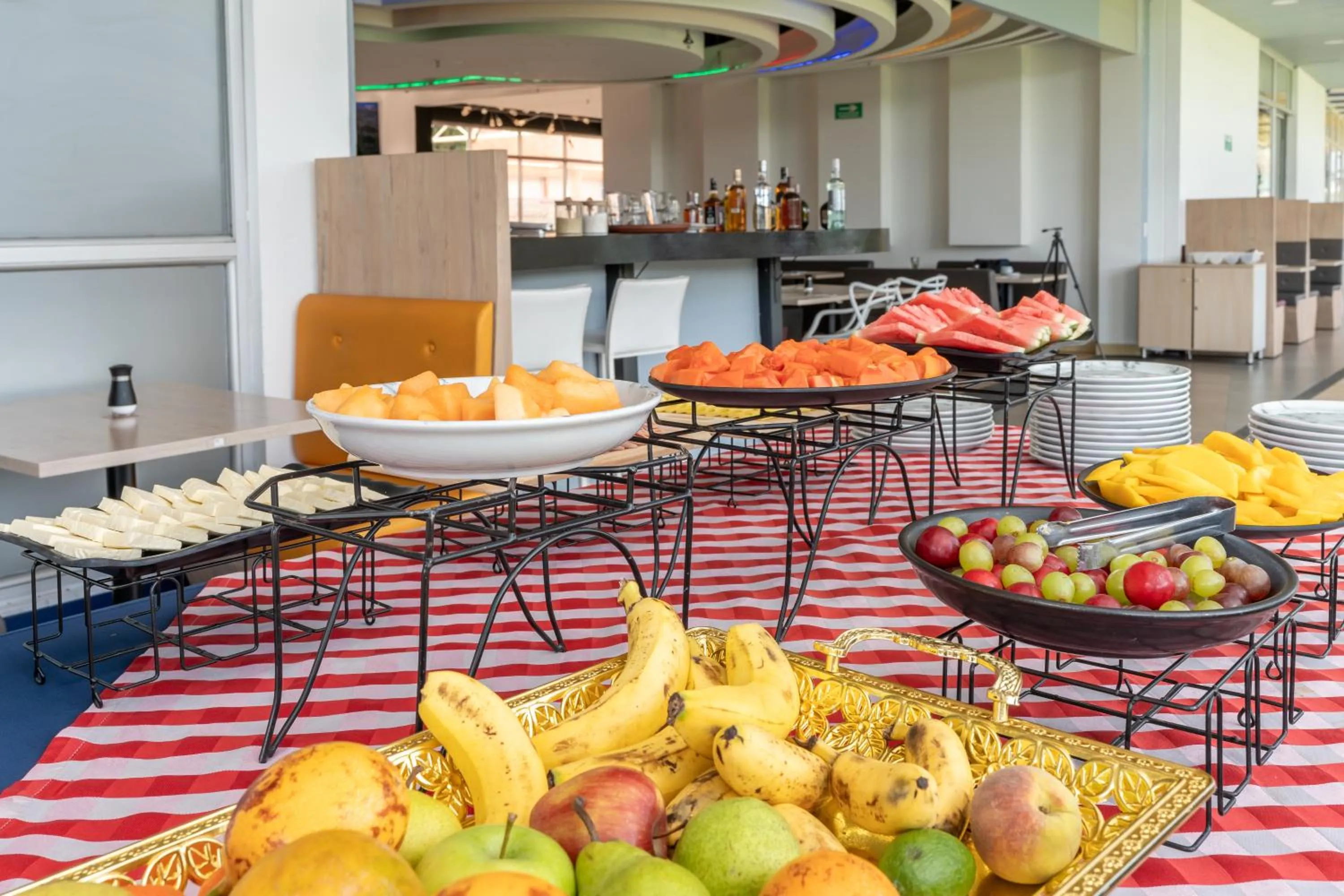 Buffet breakfast in Pop Art Hotel Tocancipá y Centro de Convenciones