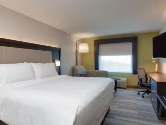 Bed in Holiday Inn Express Hotel & Suites Fort Lauderdale Airport/Cruise Port by IHG Bed in Holiday Inn Express Hotel & Suites Fort Lauderdale Airport/Cruise Port by IHG