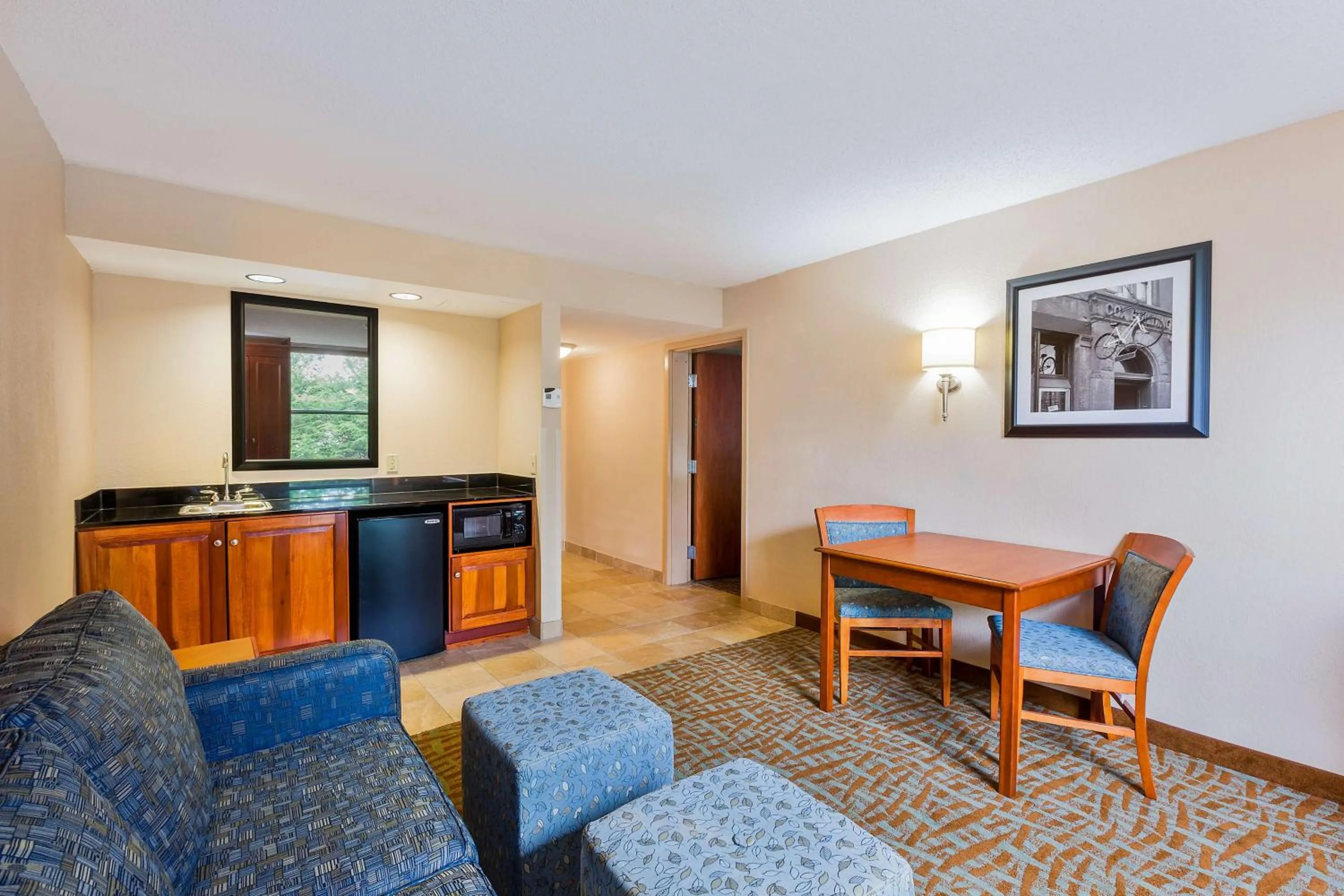 Living room in Hampton Inn Hendersonville