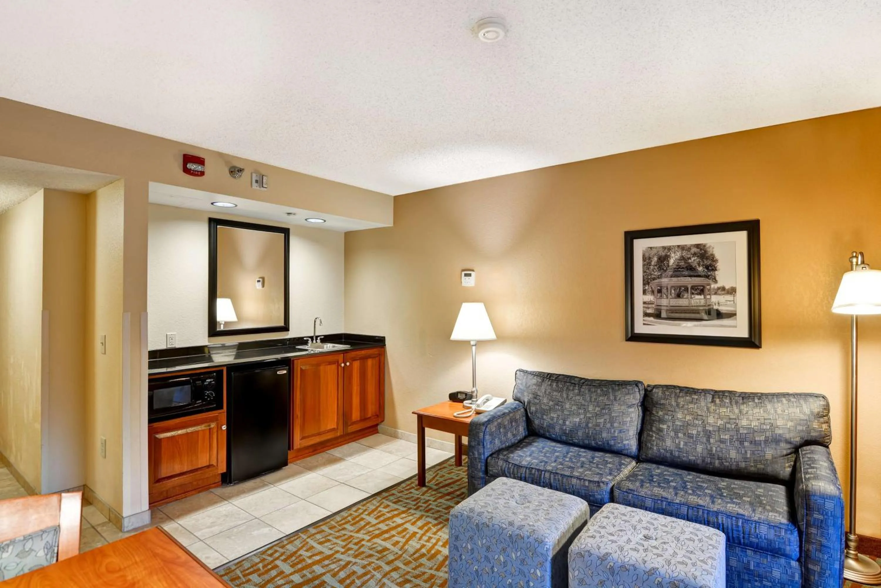 Living room in Hampton Inn Hendersonville