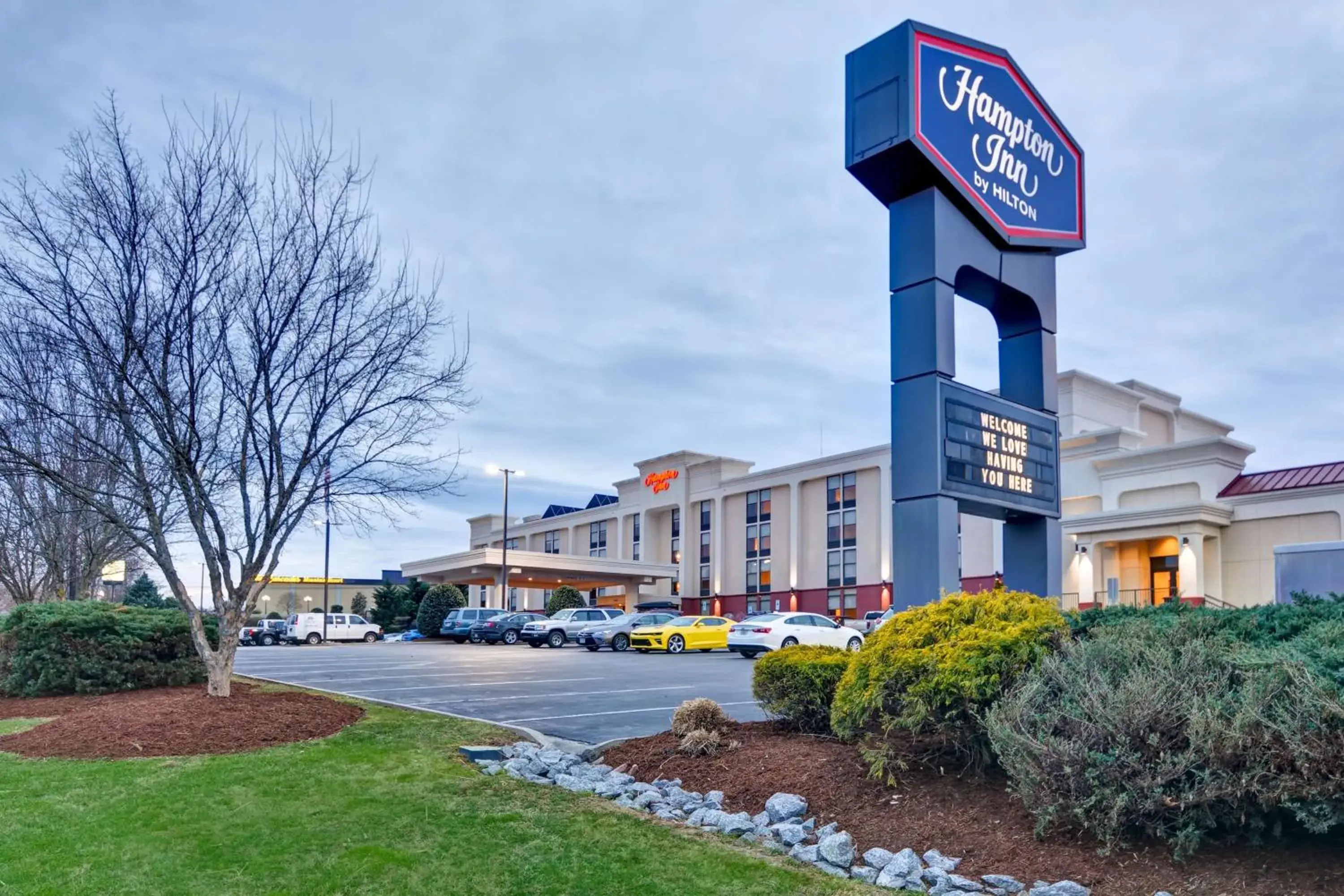 Property building in Hampton Inn Hendersonville Property building in Hampton Inn Hendersonville