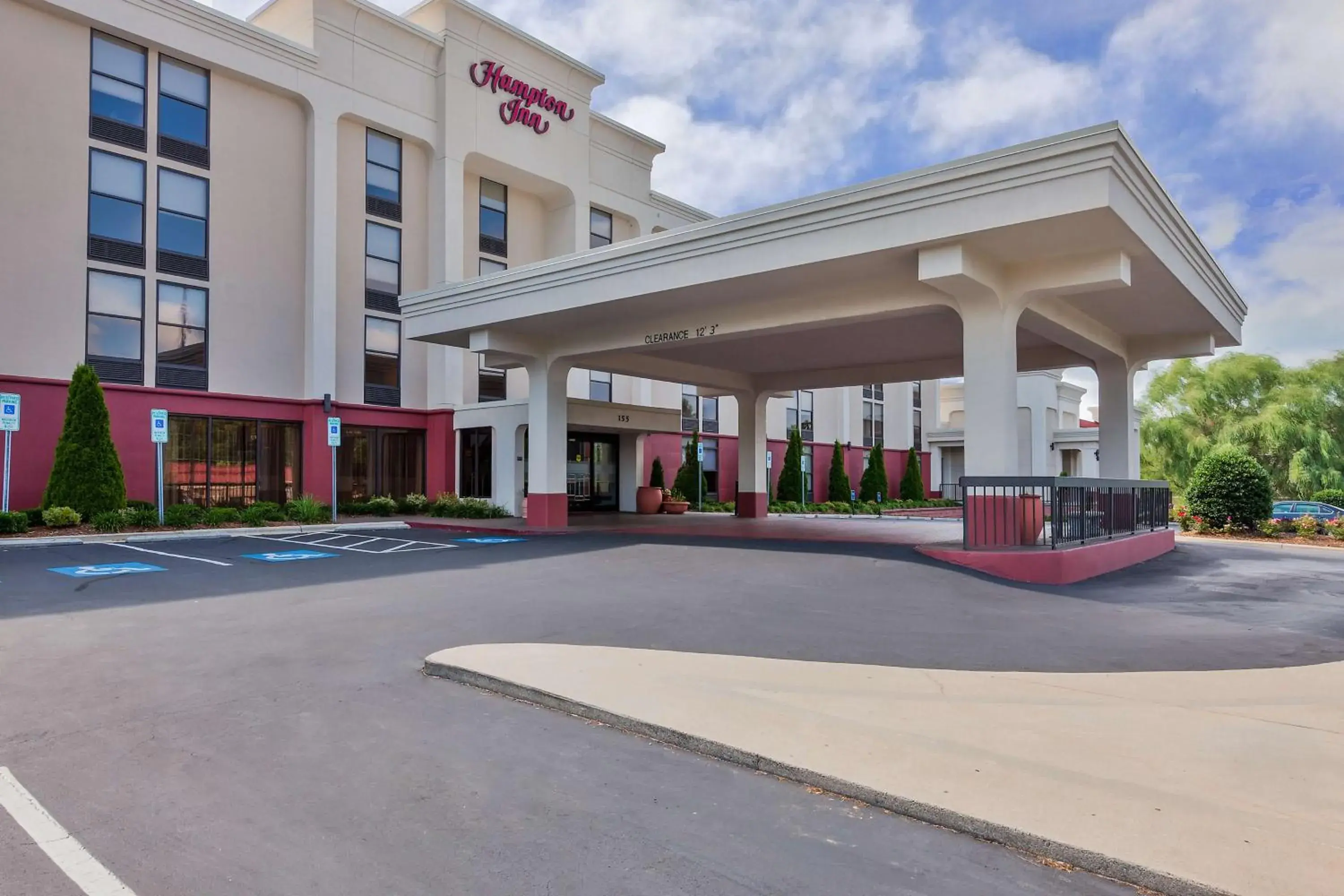 Property building in Hampton Inn Hendersonville Property building in Hampton Inn Hendersonville