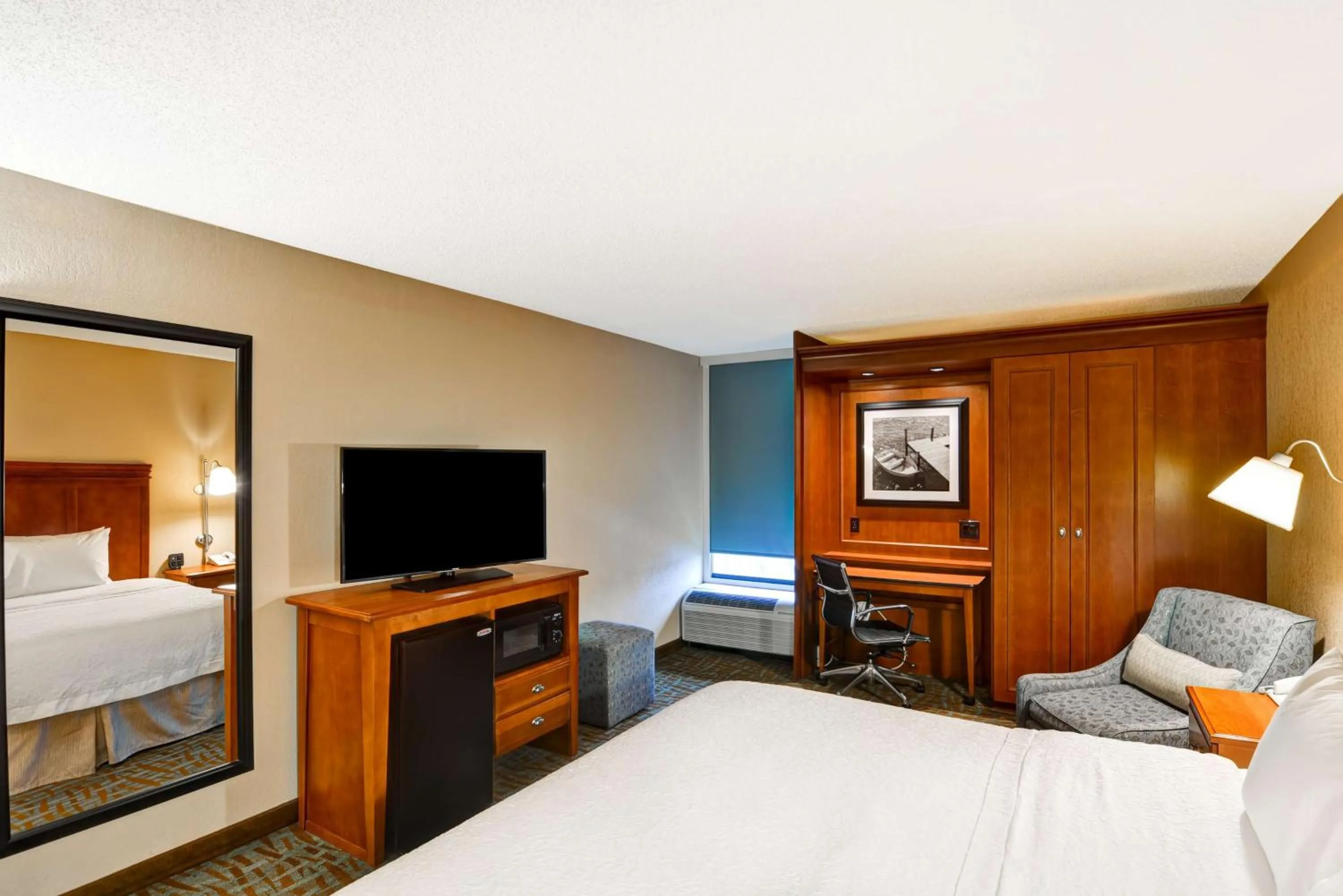Bedroom, Bed in Hampton Inn Hendersonville
