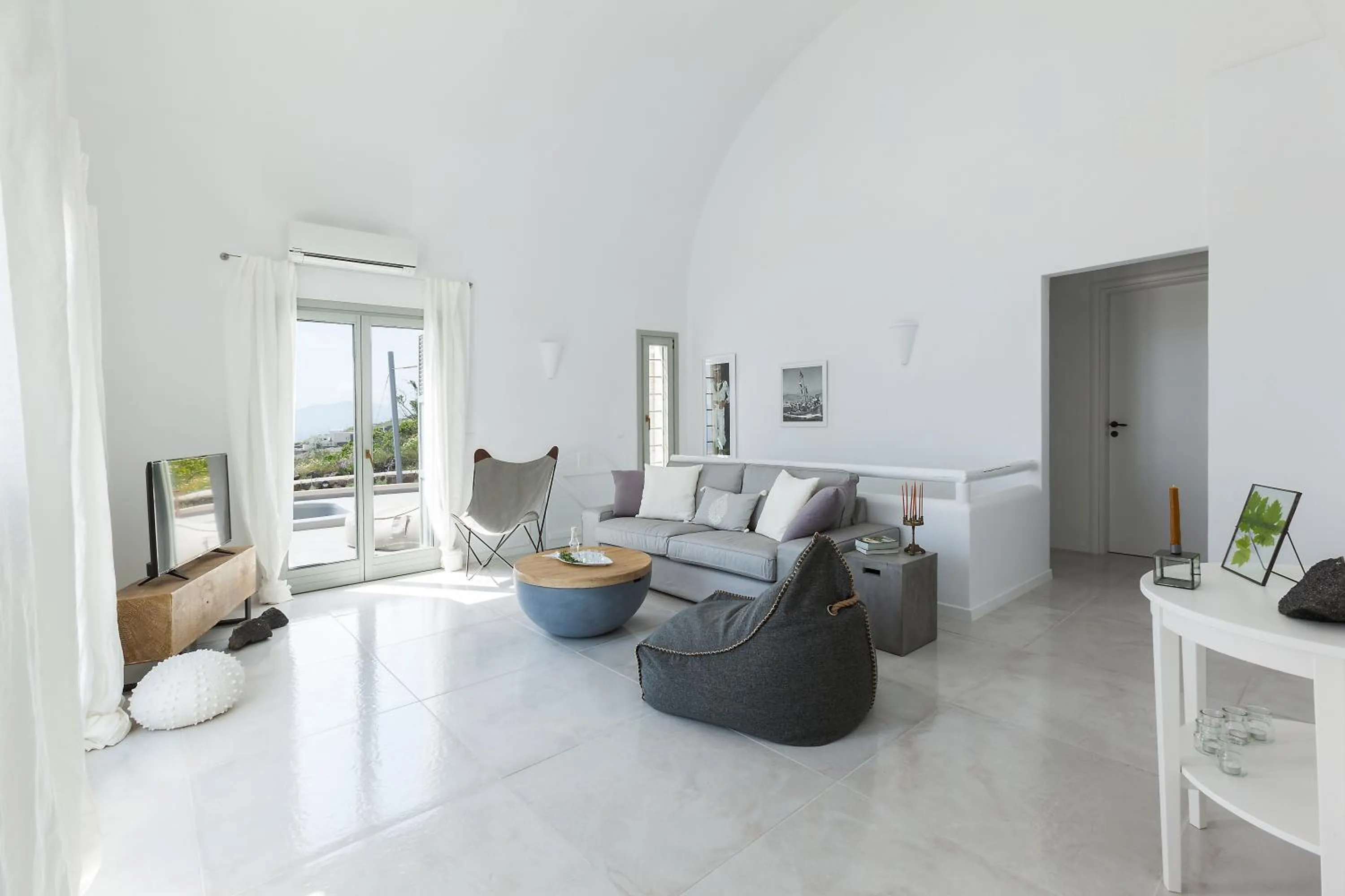 Living room in Villa Vinea Santorini