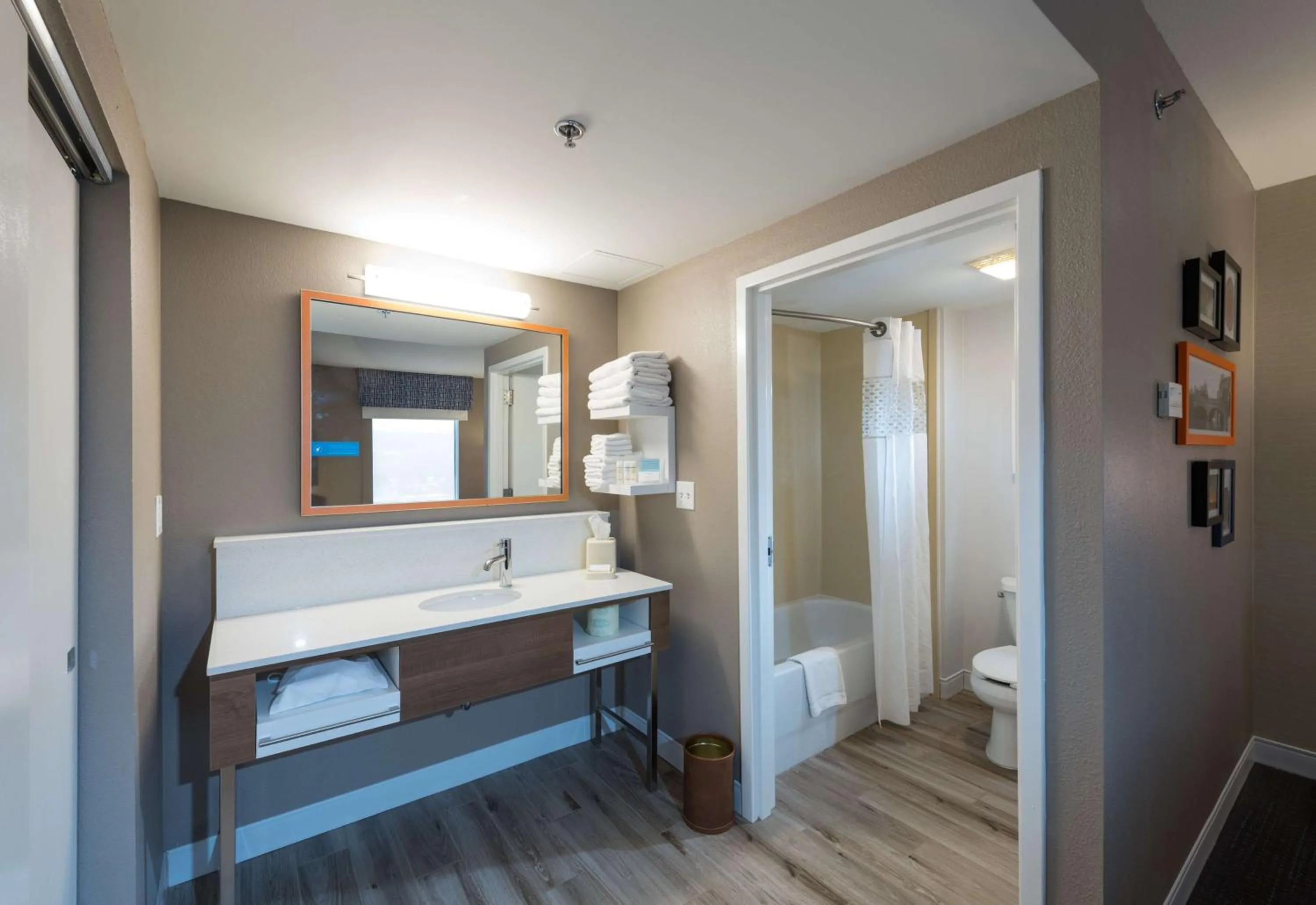 Bathroom in Hampton Inn and Suites Jamestown