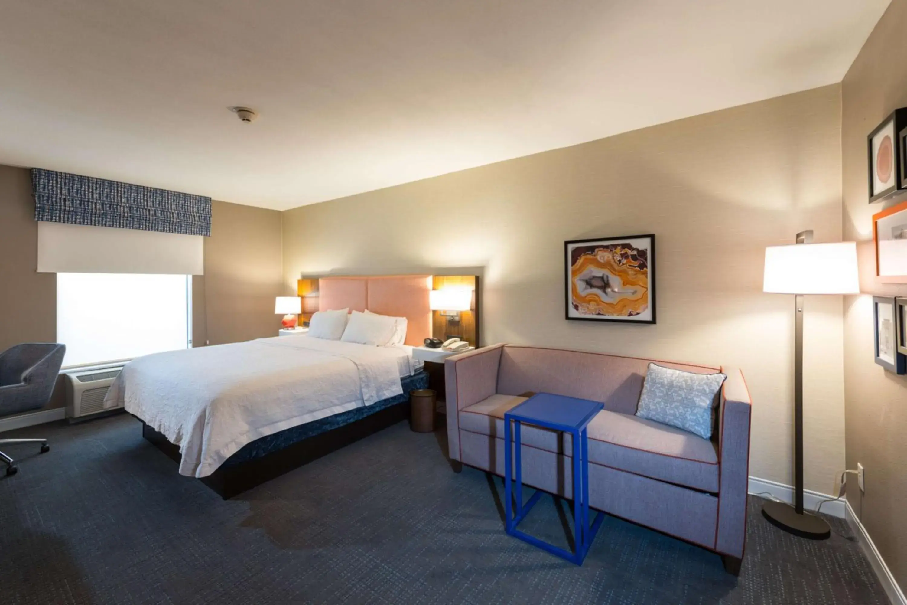 Living room, Bed in Hampton Inn and Suites Jamestown Living room, Bed in Hampton Inn and Suites Jamestown