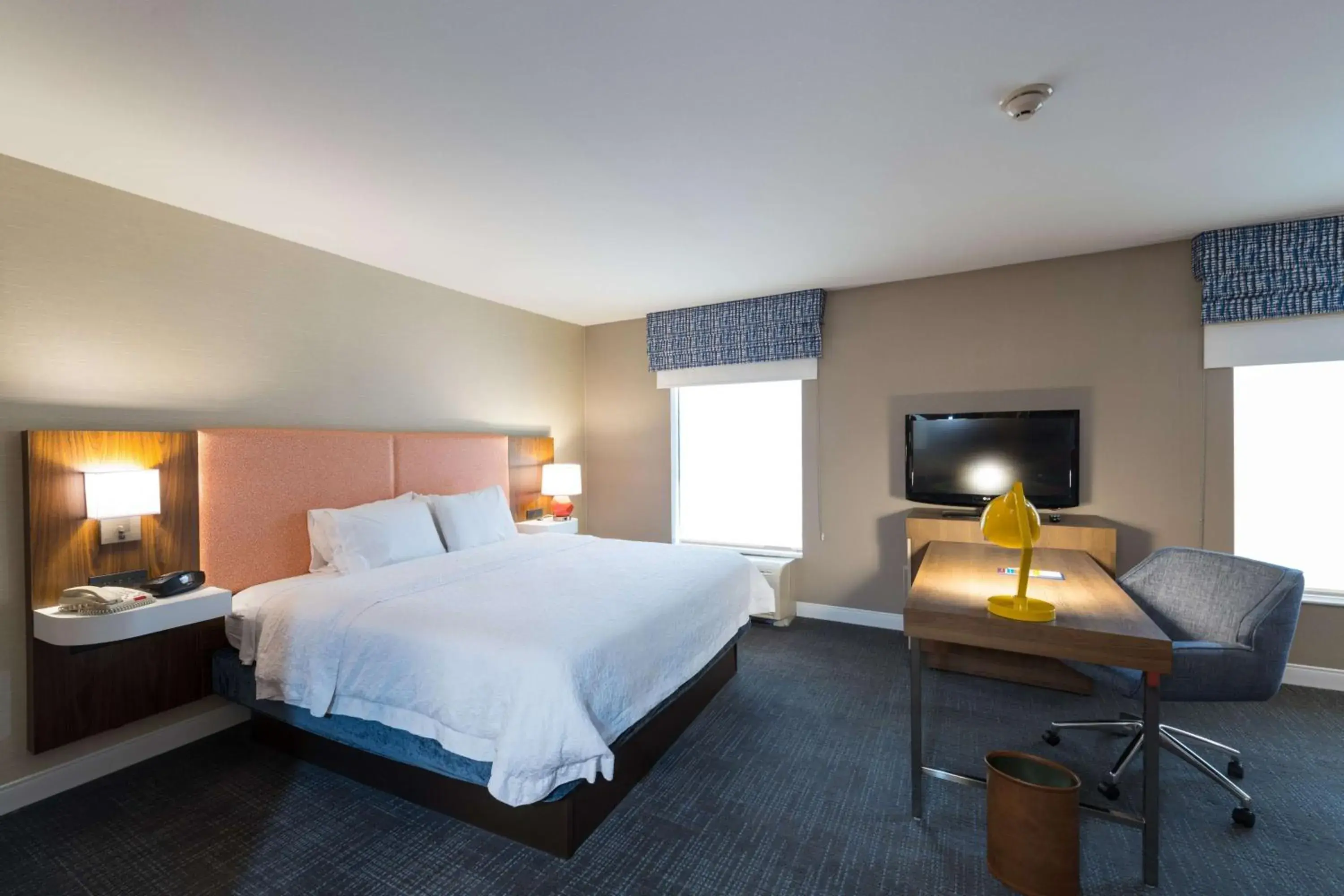 Bedroom, Bed in Hampton Inn and Suites Jamestown Bedroom, Bed in Hampton Inn and Suites Jamestown
