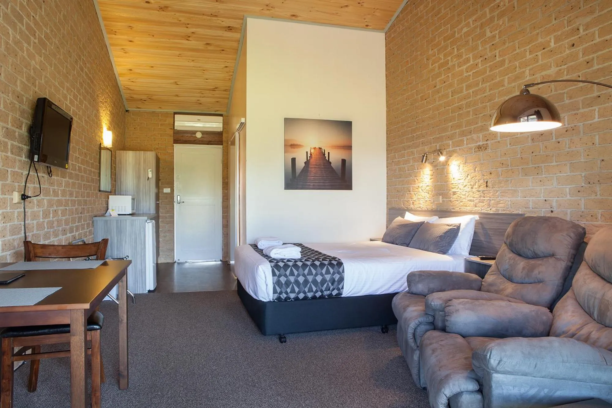 Bed in Lookout Mountain Retreat