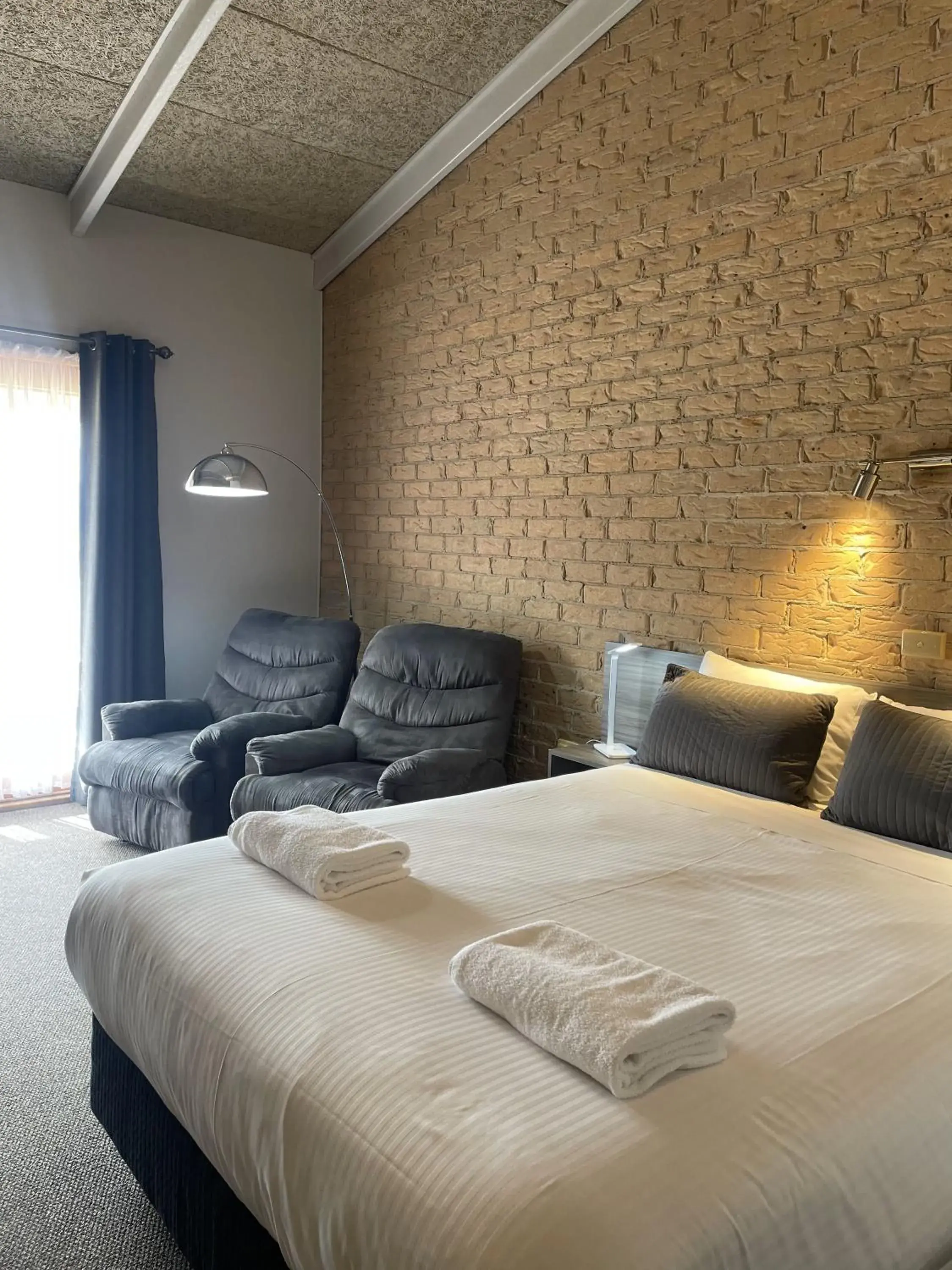 Queen Room - Disability Access in Lookout Mountain Retreat Queen Room - Disability Access in Lookout Mountain Retreat