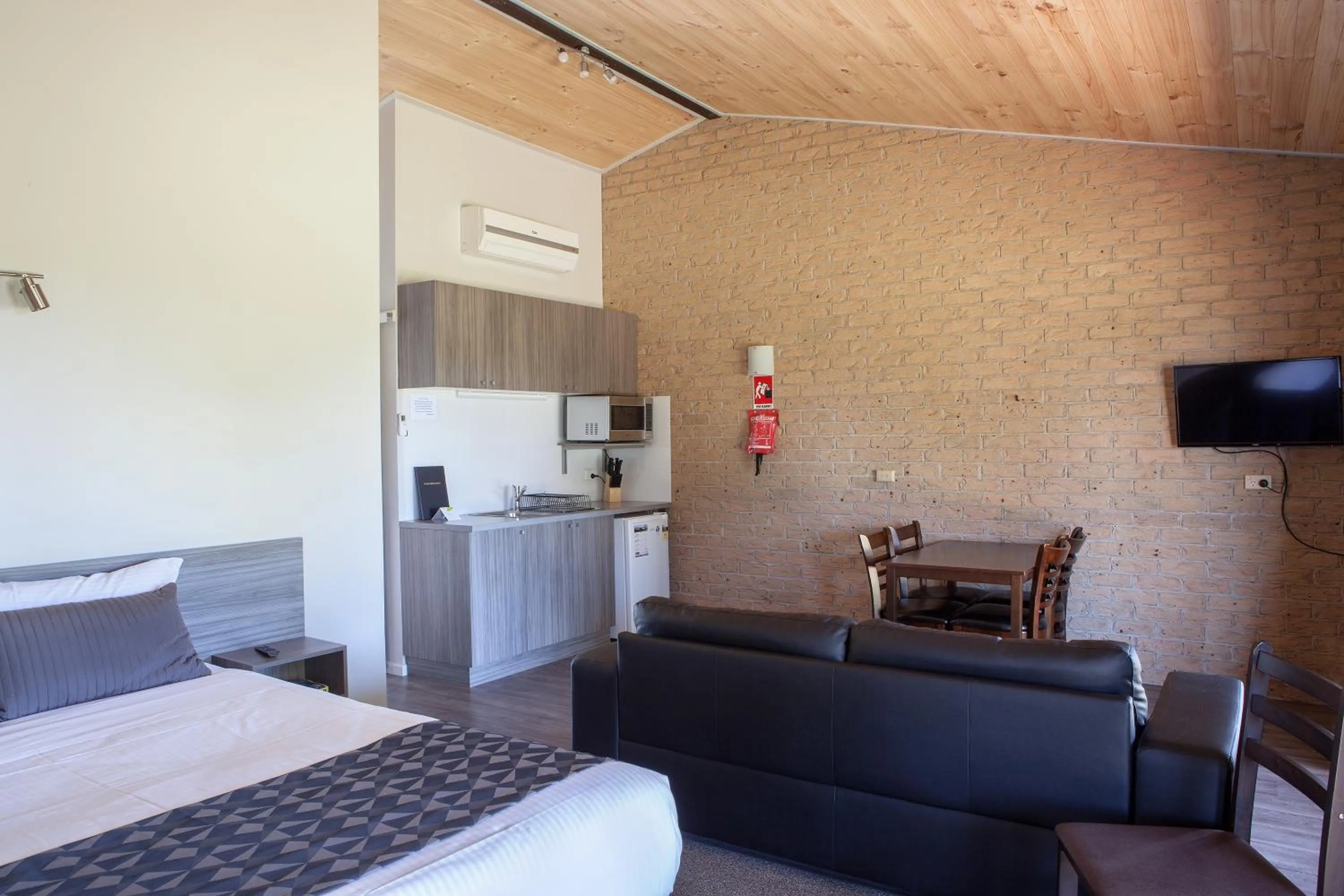 Bed in Lookout Mountain Retreat