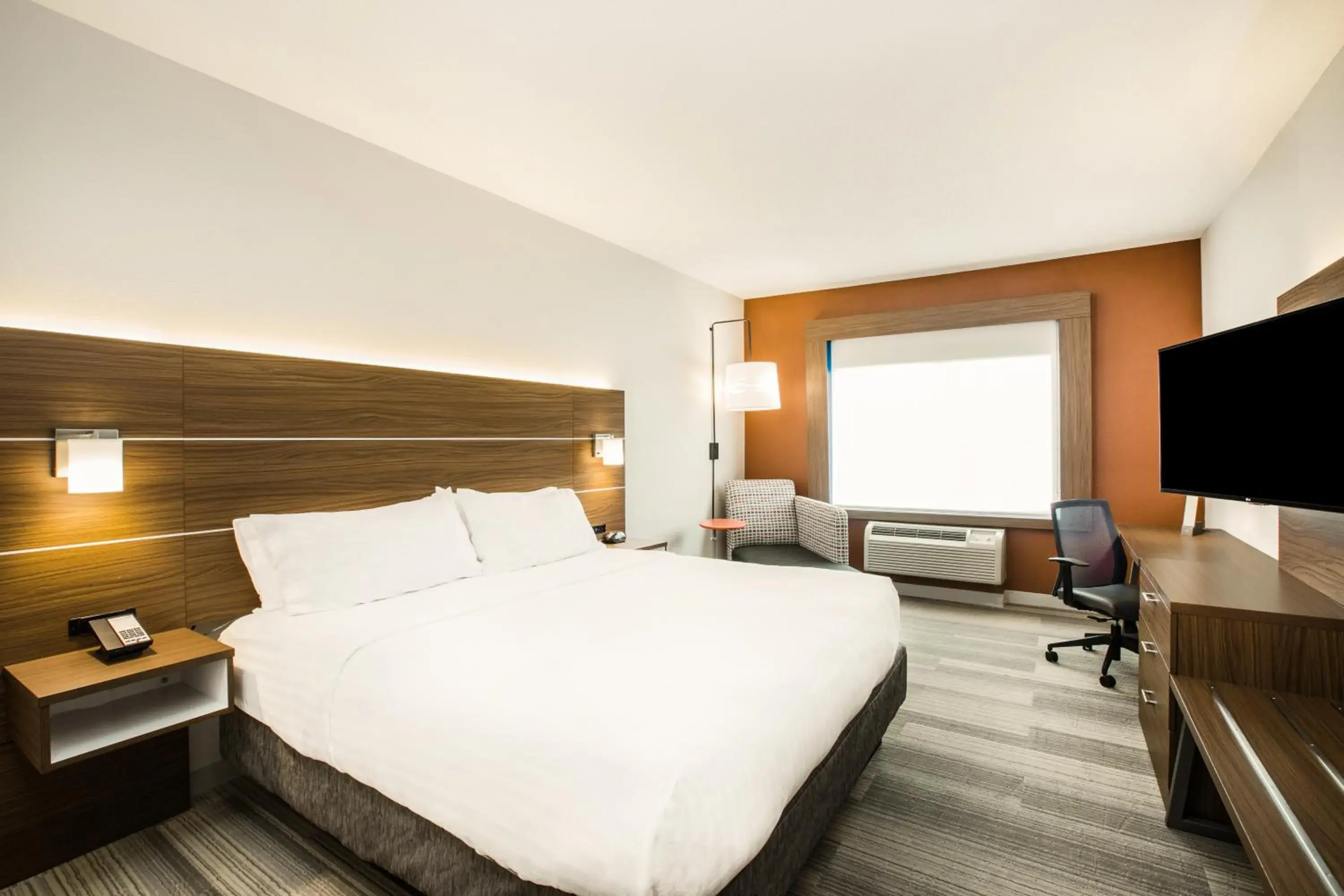 Bed in Holiday Inn Express & Suites Bellevue -Omaha Area- by IHG Bed in Holiday Inn Express & Suites Bellevue -Omaha Area- by IHG