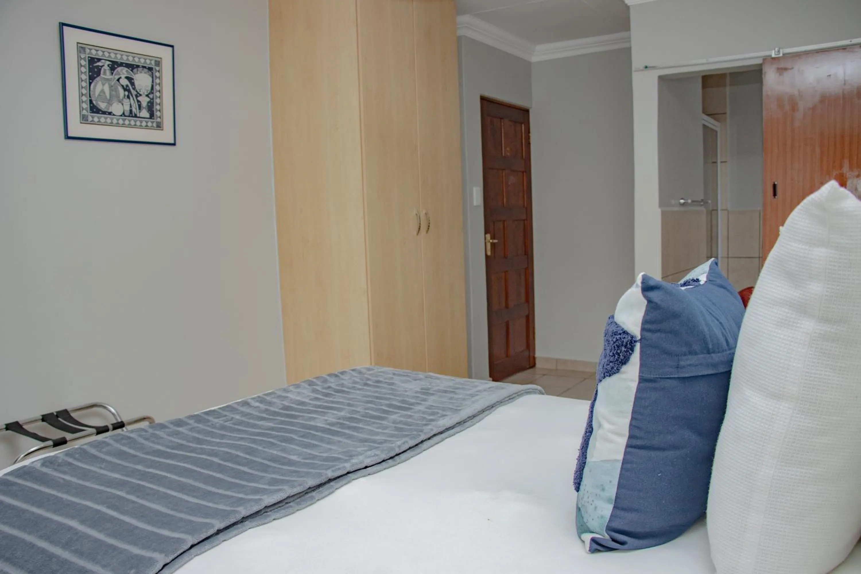 Bed in Woodpecker's Inn Guest House