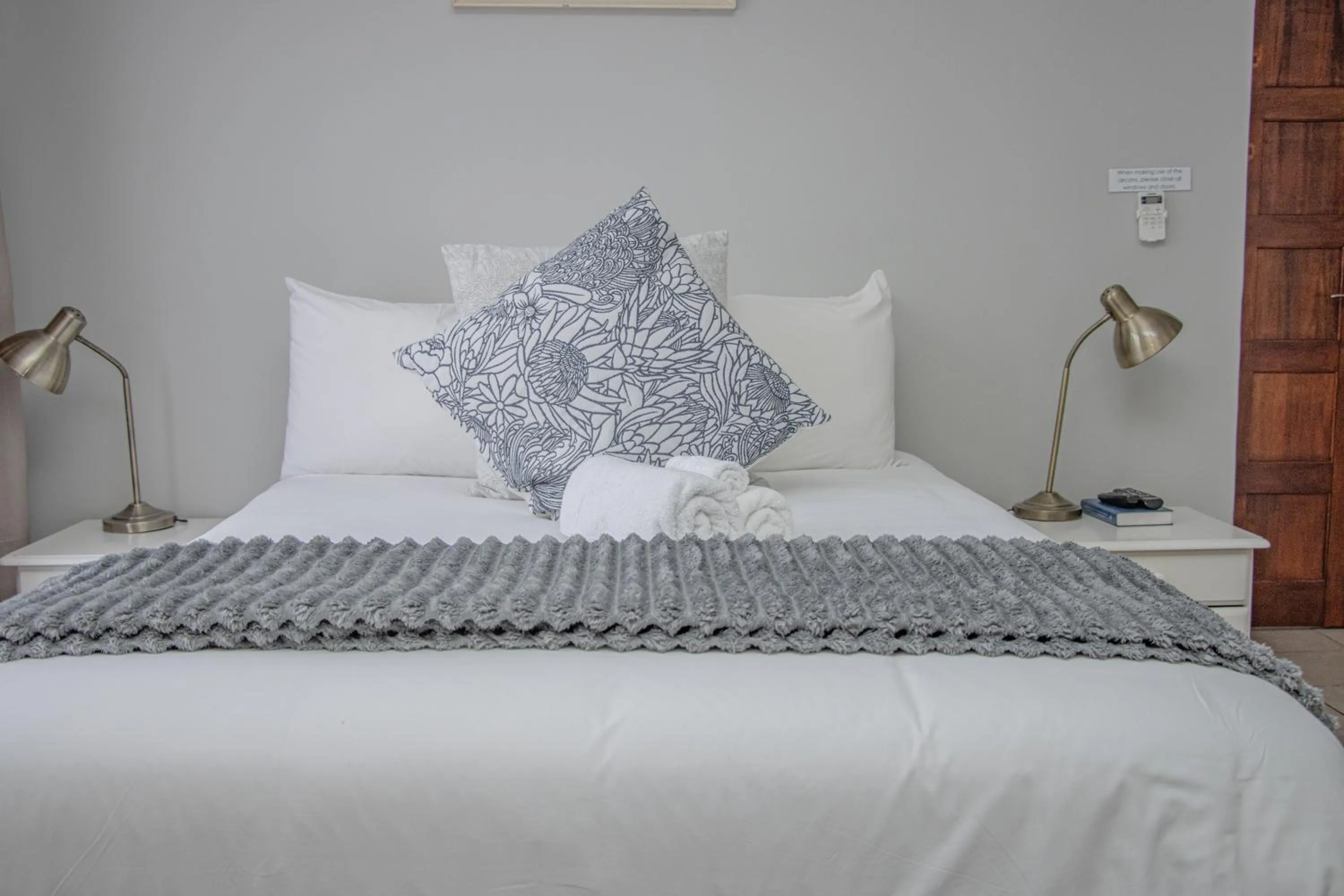 Bed in Woodpecker's Inn Guest House