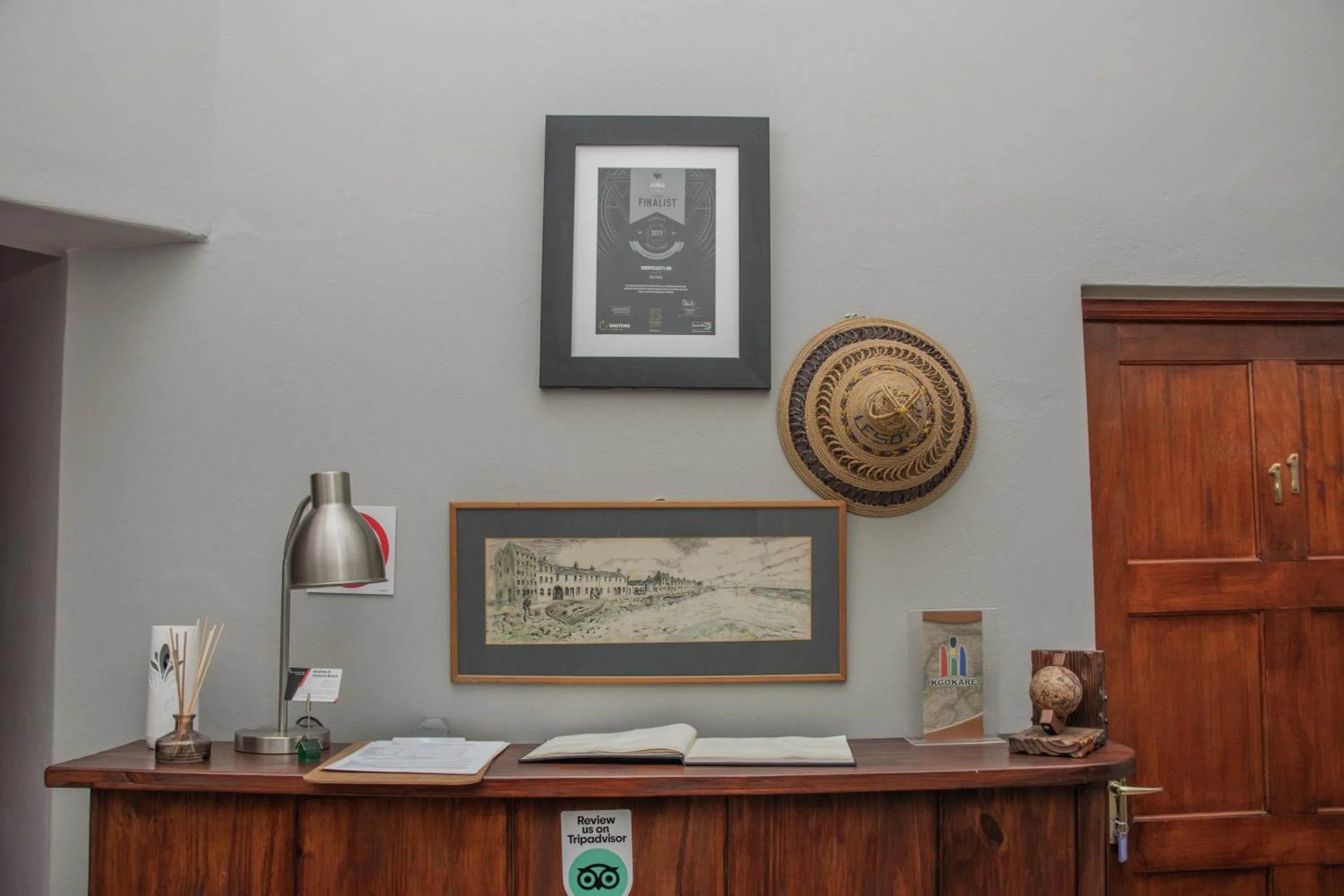 Decorative detail in Woodpecker's Inn Guest House