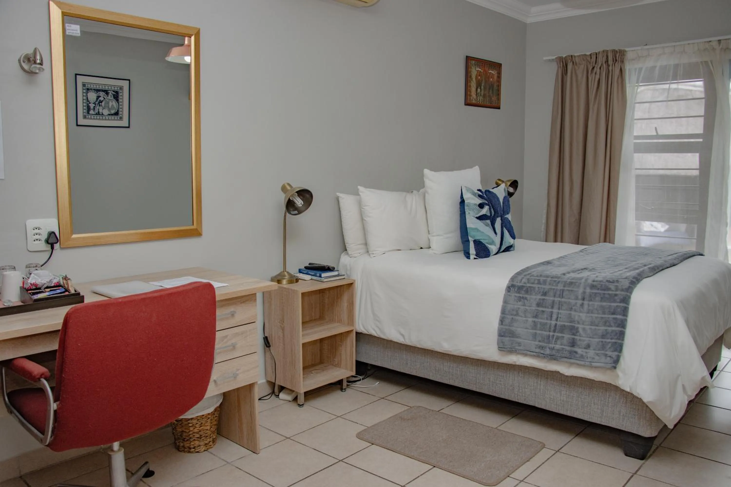 Bed in Woodpecker's Inn Guest House