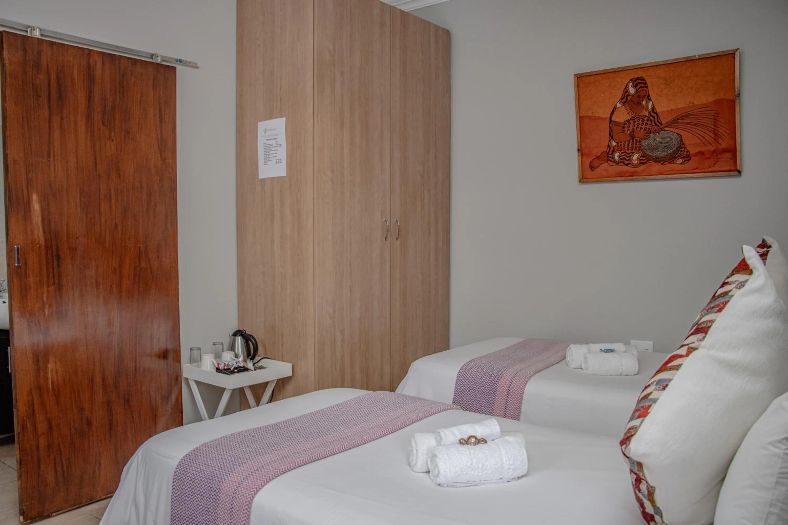 Bedroom, Bed in Woodpecker's Inn Guest House