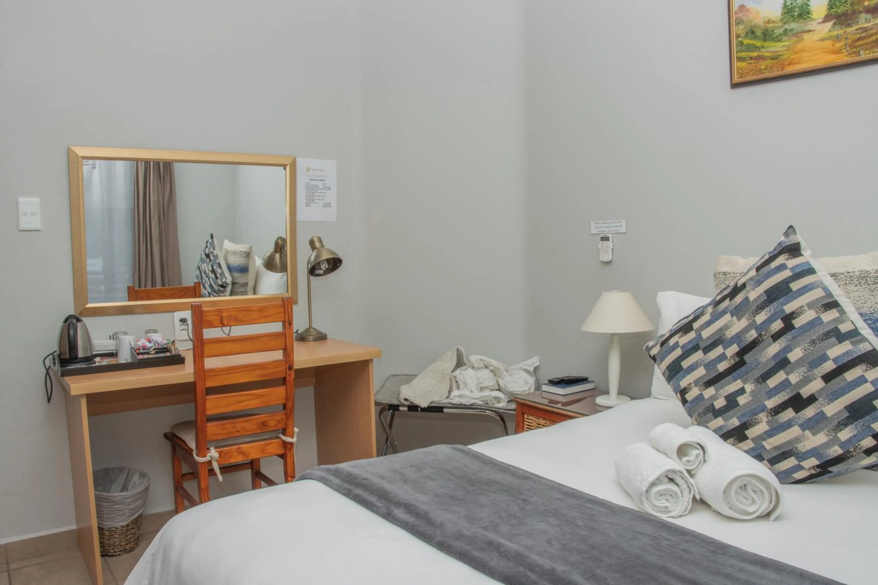 View (from property/room), Bed in Woodpecker's Inn Guest House