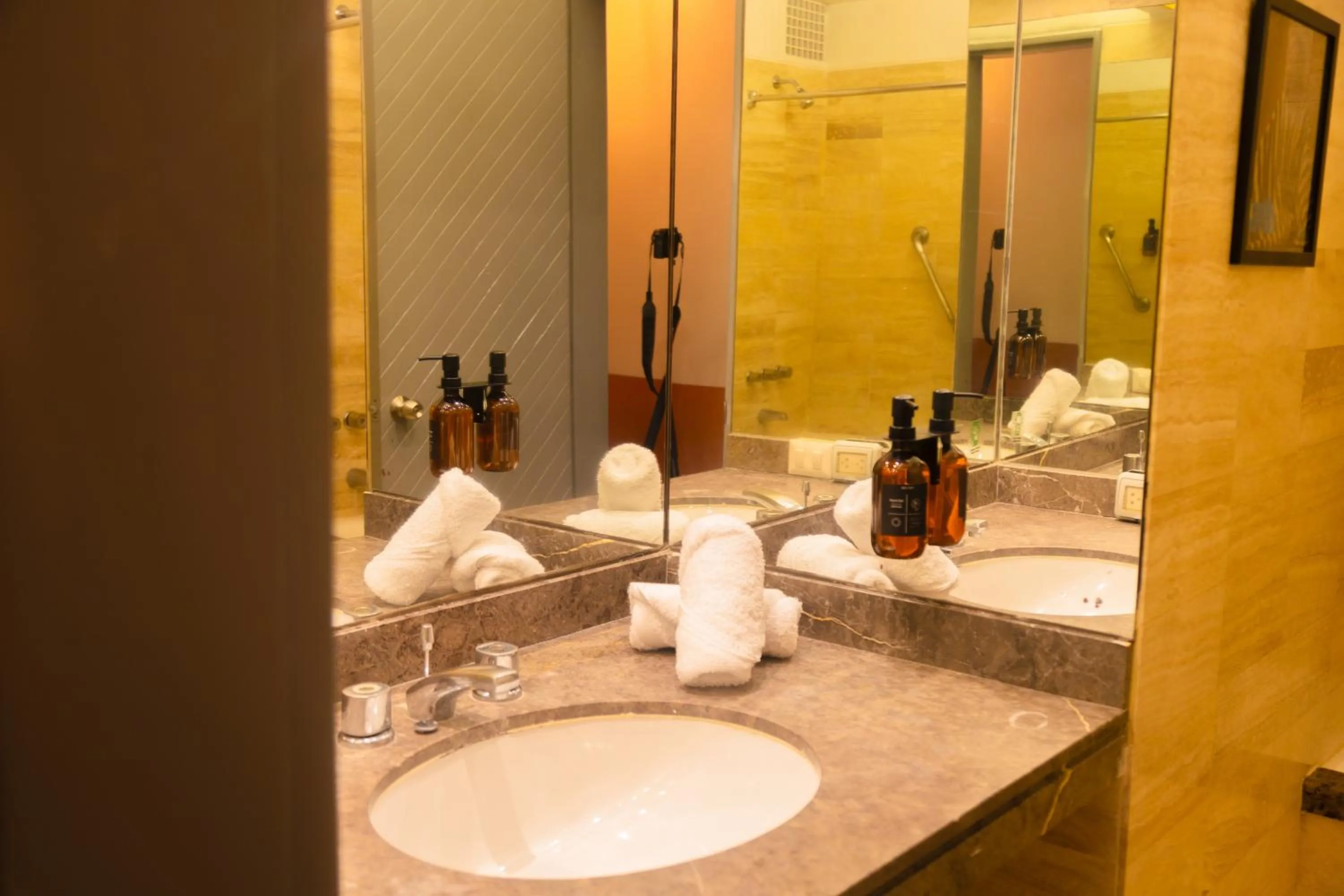 Bathroom in NAIA Miraflores Lima